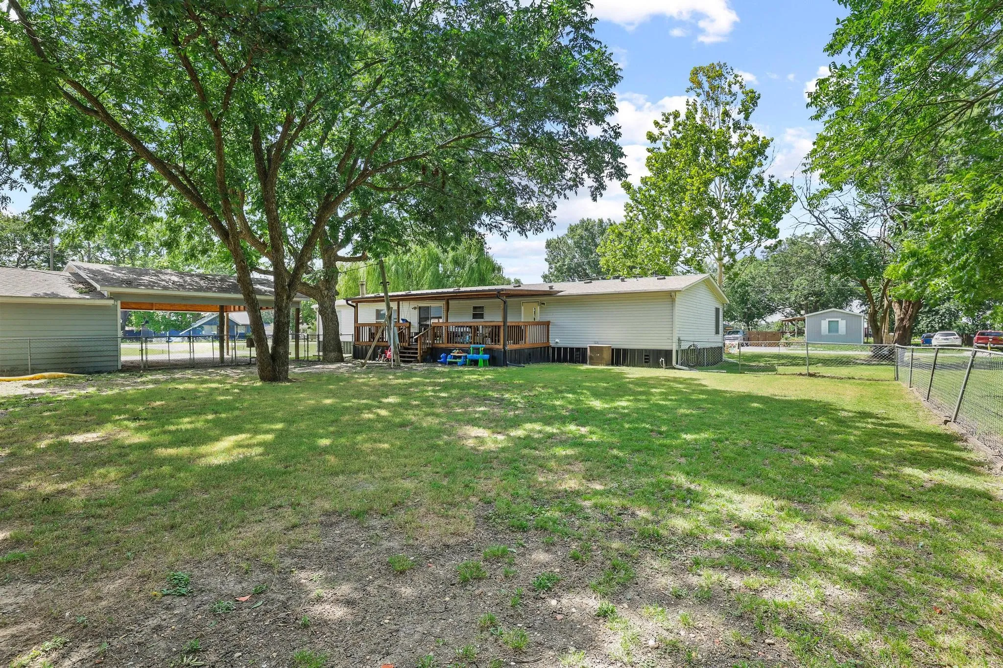 Manufactured Home For Sale in Fannin County , 201 S Main Street, Dodd City, Texas 75438, 4 Bedroom, 2 Bathroom, 1 Garage spaces, 2,128 Sqft, built in 1999, Price $214,900, mls#21316209, Real Estate Agent in Dodd City, Homes For Sale in Fannin county, Homes For Sale in Dodd City, Realtor in Dodd City Texas, Real Estate Brokerage Independent Realty Texas, Luminita Cordes Realtor