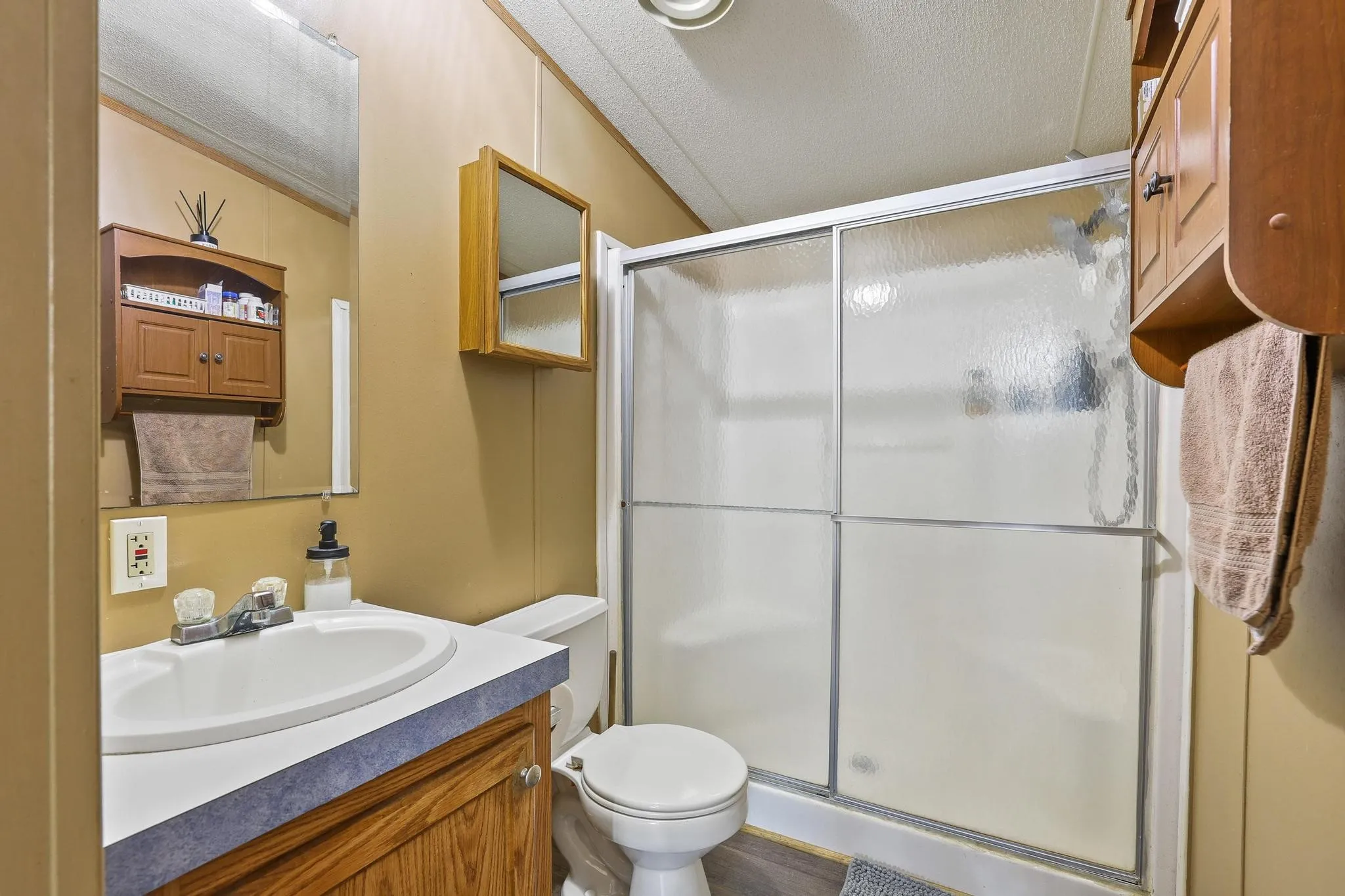 Manufactured Home For Sale in Fannin County , 201 S Main Street, Dodd City, Texas 75438, 4 Bedroom, 2 Bathroom, 1 Garage spaces, 2,128 Sqft, built in 1999, Price $214,900, mls#21316209, Real Estate Agent in Dodd City, Homes For Sale in Fannin county, Homes For Sale in Dodd City, Realtor in Dodd City Texas, Real Estate Brokerage Independent Realty Texas, Luminita Cordes Realtor