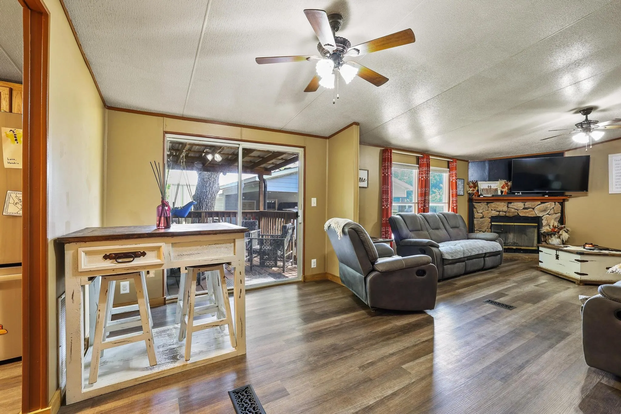 Manufactured Home For Sale in Fannin County , 201 S Main Street, Dodd City, Texas 75438, 4 Bedroom, 2 Bathroom, 1 Garage spaces, 2,128 Sqft, built in 1999, Price $214,900, mls#21316209, Real Estate Agent in Dodd City, Homes For Sale in Fannin county, Homes For Sale in Dodd City, Realtor in Dodd City Texas, Real Estate Brokerage Independent Realty Texas, Luminita Cordes Realtor