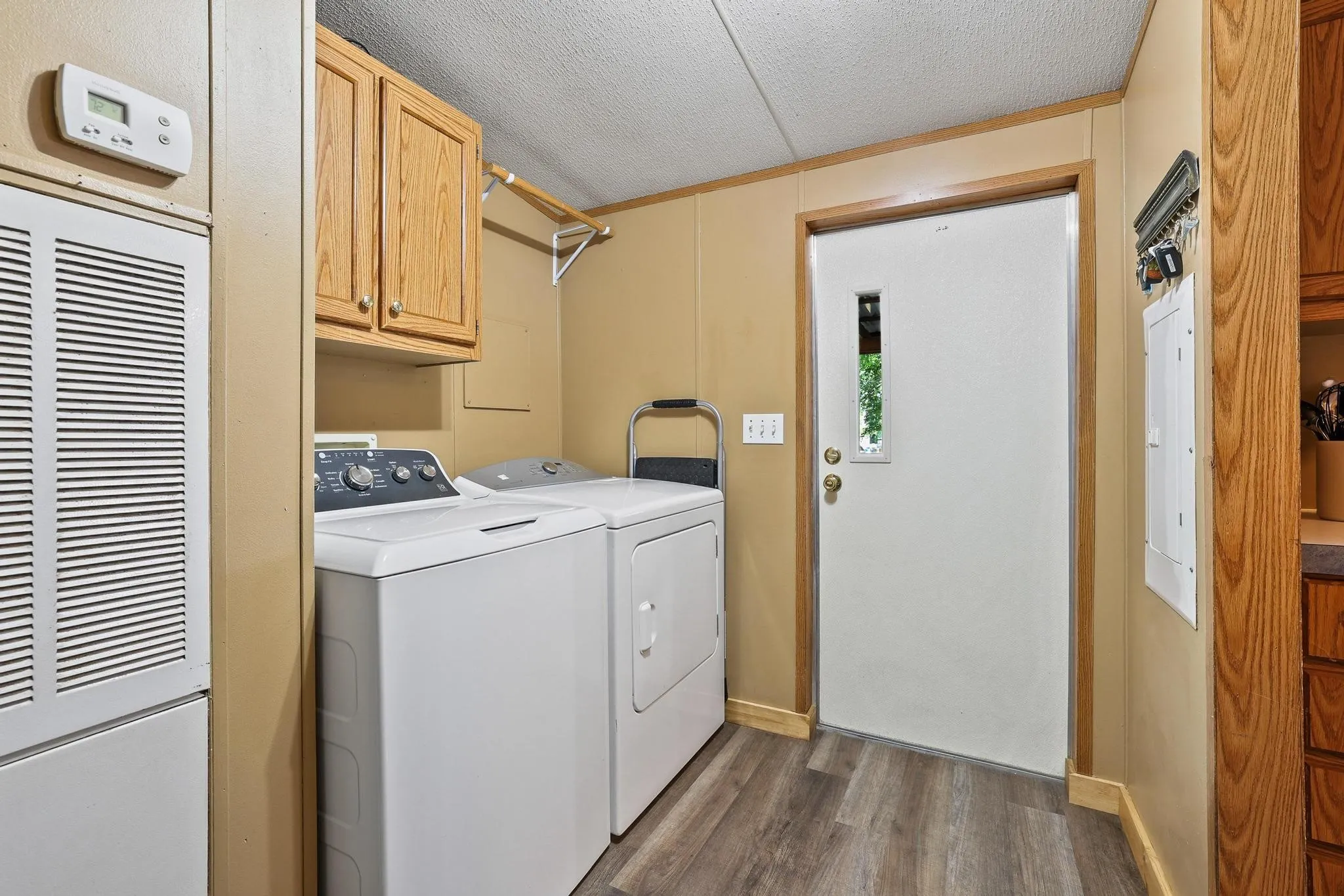 Manufactured Home For Sale in Fannin County , 201 S Main Street, Dodd City, Texas 75438, 4 Bedroom, 2 Bathroom, 1 Garage spaces, 2,128 Sqft, built in 1999, Price $214,900, mls#21316209, Real Estate Agent in Dodd City, Homes For Sale in Fannin county, Homes For Sale in Dodd City, Realtor in Dodd City Texas, Real Estate Brokerage Independent Realty Texas, Luminita Cordes Realtor