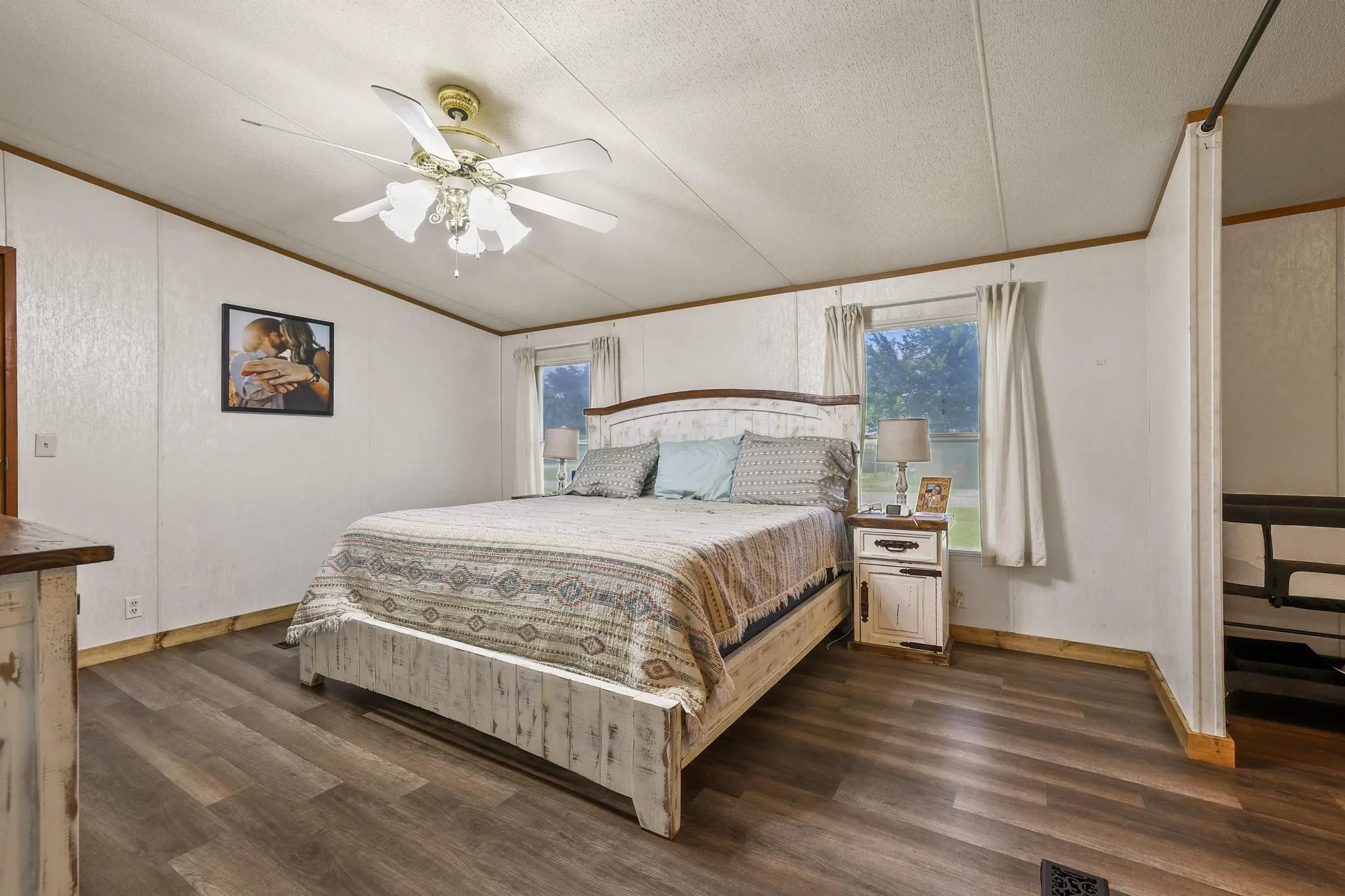 Manufactured Home For Sale in Fannin County , 201 S Main Street, Dodd City, Texas 75438, 4 Bedroom, 2 Bathroom, 1 Garage spaces, 2,128 Sqft, built in 1999, Price $214,900, mls#21316209, Real Estate Agent in Dodd City, Homes For Sale in Fannin county, Homes For Sale in Dodd City, Realtor in Dodd City Texas, Real Estate Brokerage Independent Realty Texas, Luminita Cordes Realtor