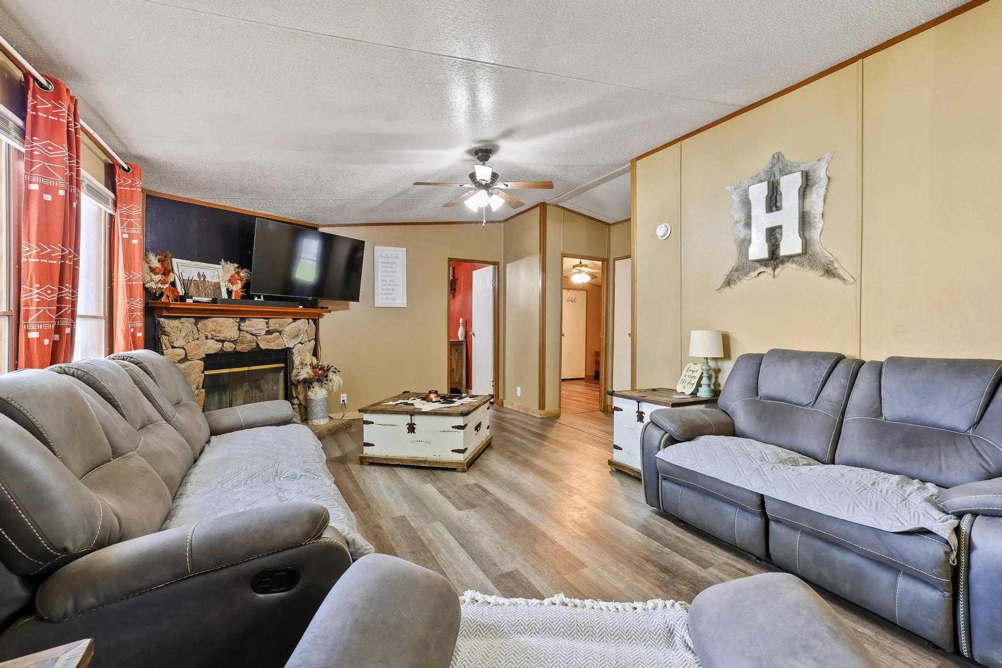 Manufactured Home For Sale in Fannin County , 201 S Main Street, Dodd City, Texas 75438, 4 Bedroom, 2 Bathroom, 1 Garage spaces, 2,128 Sqft, built in 1999, Price $214,900, mls#21316209, Real Estate Agent in Dodd City, Homes For Sale in Fannin county, Homes For Sale in Dodd City, Realtor in Dodd City Texas, Real Estate Brokerage Independent Realty Texas, Luminita Cordes Realtor