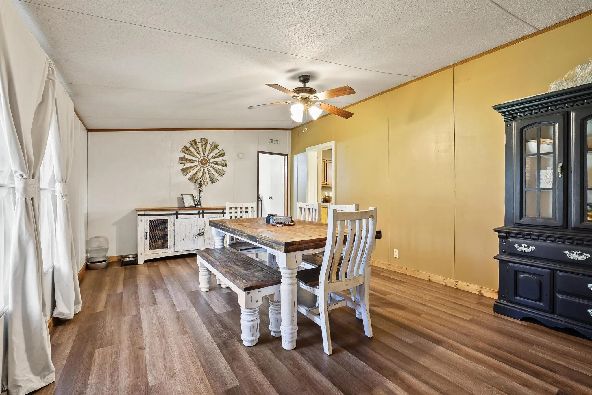 Manufactured Home For Sale in Fannin County , 201 S Main Street, Dodd City, Texas 75438, 4 Bedroom, 2 Bathroom, 1 Garage spaces, 2,128 Sqft, built in 1999, Price $214,900, mls#21316209, Real Estate Agent in Dodd City, Homes For Sale in Fannin county, Homes For Sale in Dodd City, Realtor in Dodd City Texas, Real Estate Brokerage Independent Realty Texas, Luminita Cordes Realtor