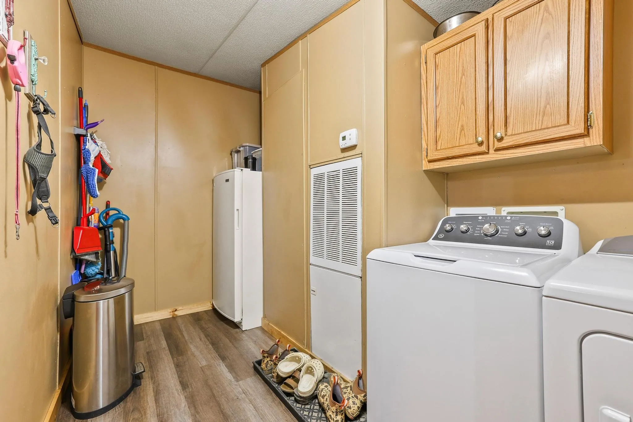 Manufactured Home For Sale in Fannin County , 201 S Main Street, Dodd City, Texas 75438, 4 Bedroom, 2 Bathroom, 1 Garage spaces, 2,128 Sqft, built in 1999, Price $214,900, mls#21316209, Real Estate Agent in Dodd City, Homes For Sale in Fannin county, Homes For Sale in Dodd City, Realtor in Dodd City Texas, Real Estate Brokerage Independent Realty Texas, Luminita Cordes Realtor