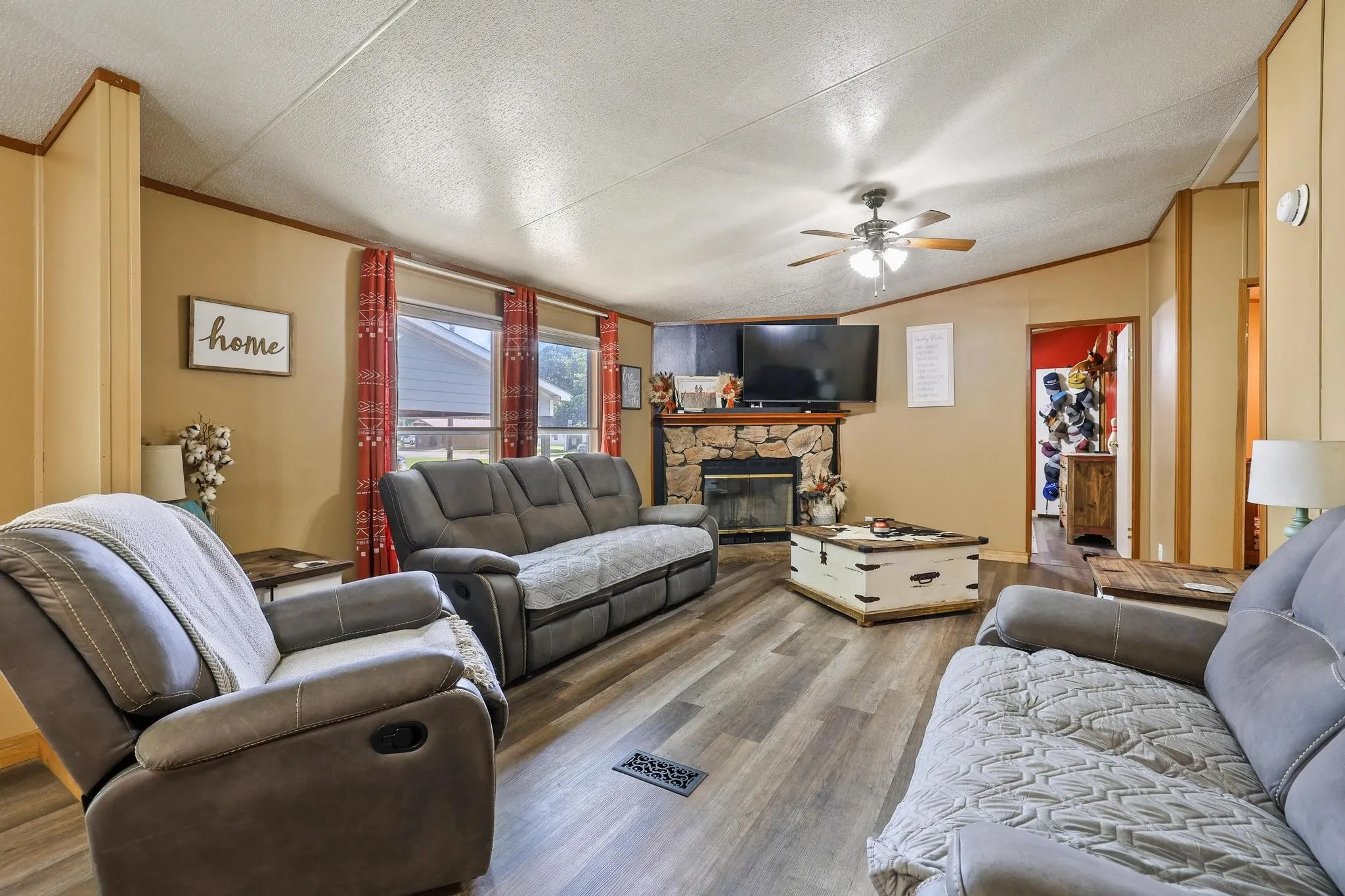 Manufactured Home For Sale in Fannin County , 201 S Main Street, Dodd City, Texas 75438, 4 Bedroom, 2 Bathroom, 1 Garage spaces, 2,128 Sqft, built in 1999, Price $214,900, mls#21316209, Real Estate Agent in Dodd City, Homes For Sale in Fannin county, Homes For Sale in Dodd City, Realtor in Dodd City Texas, Real Estate Brokerage Independent Realty Texas, Luminita Cordes Realtor