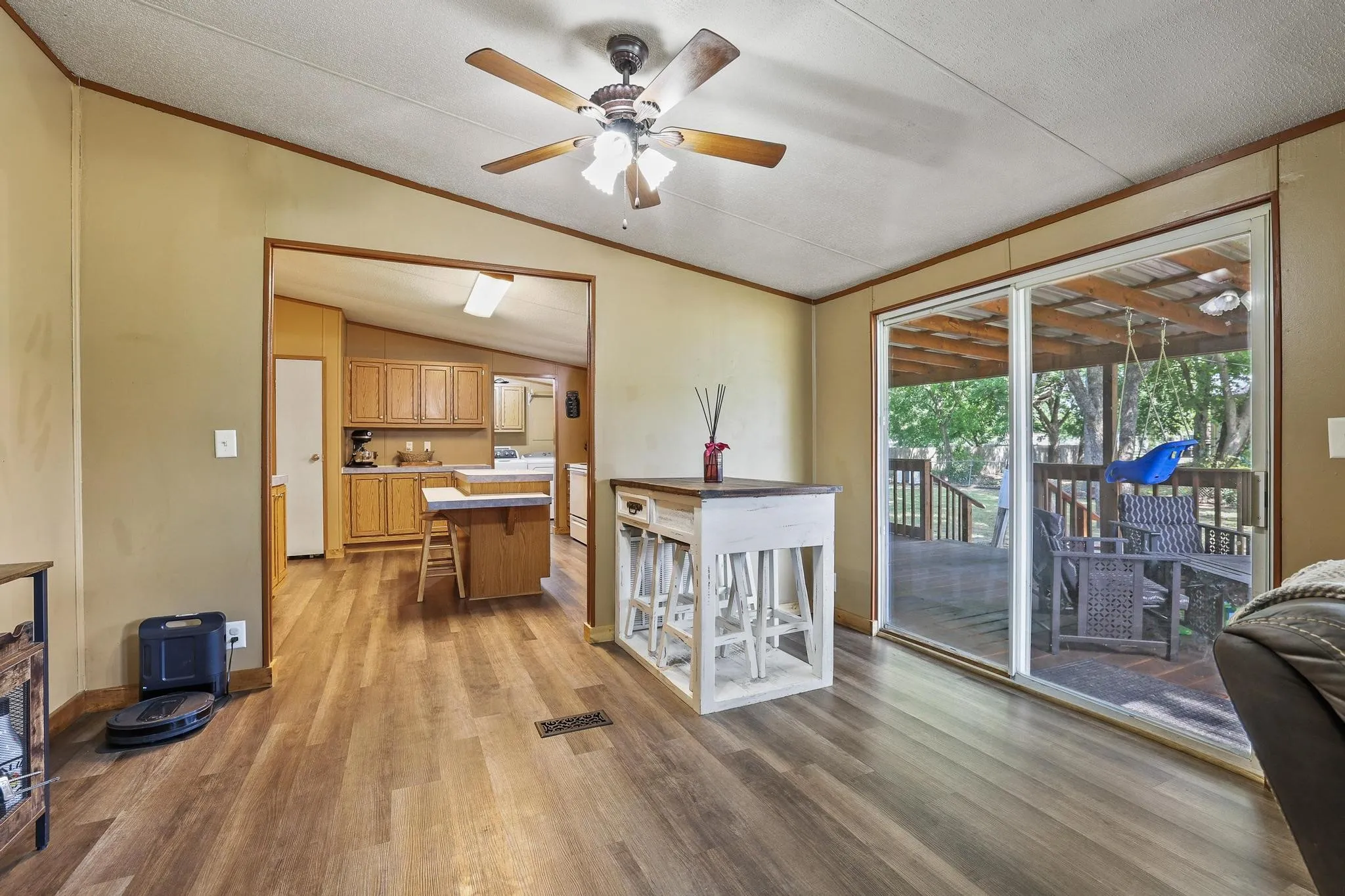 Manufactured Home For Sale in Fannin County , 201 S Main Street, Dodd City, Texas 75438, 4 Bedroom, 2 Bathroom, 1 Garage spaces, 2,128 Sqft, built in 1999, Price $214,900, mls#21316209, Real Estate Agent in Dodd City, Homes For Sale in Fannin county, Homes For Sale in Dodd City, Realtor in Dodd City Texas, Real Estate Brokerage Independent Realty Texas, Luminita Cordes Realtor
