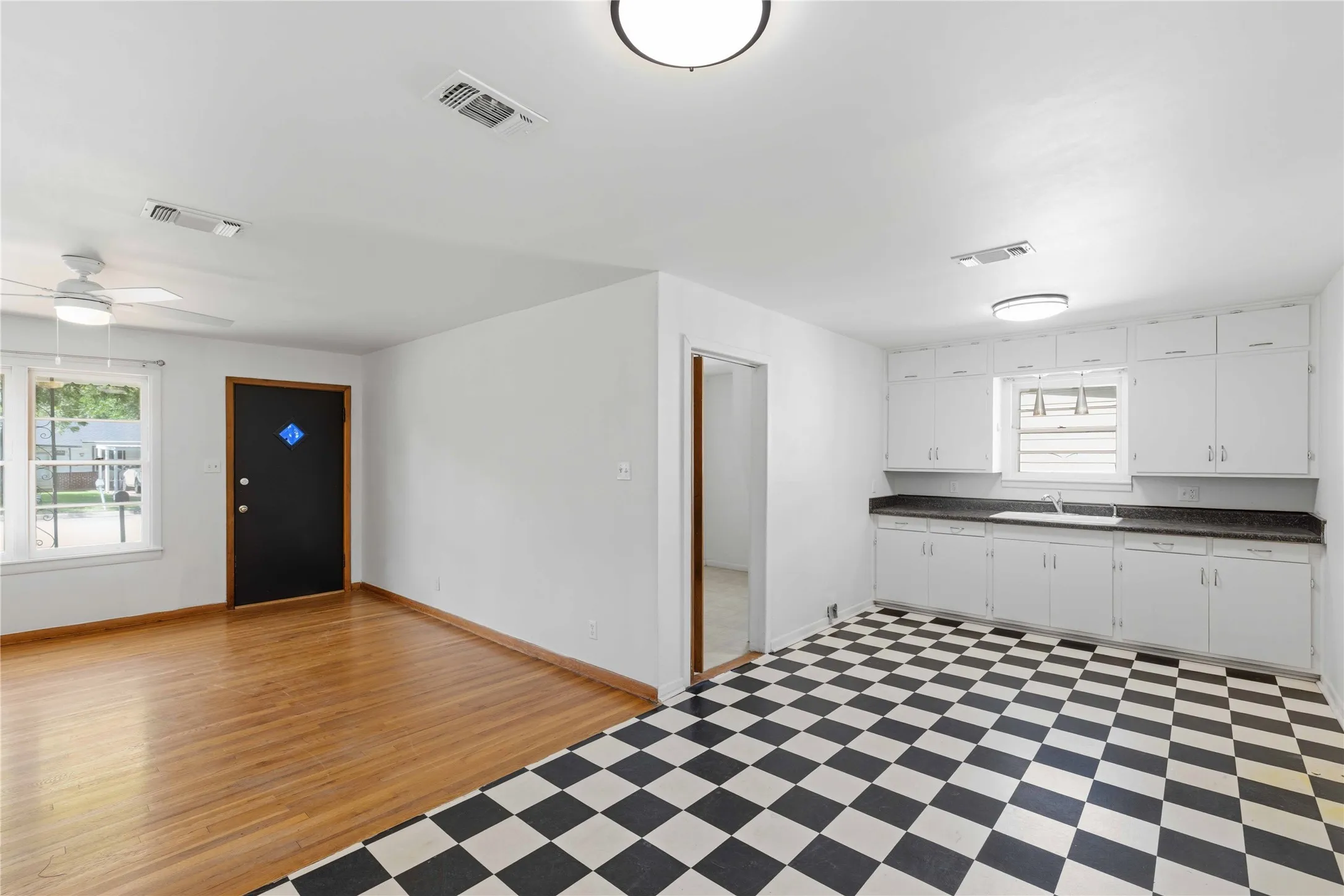Single Family Residence For Sale in Coleman County , 615 E 10th Street, Coleman, Texas 76834, 2 Bedroom, 1 Bathroom, Garage spaces, 1,032 Sqft, built in 0, mls#21318220, Real Estate Agent in Coleman, Homes For Sale in Coleman county, Homes For Sale in Coleman, Realtor in Coleman Texas, Real Estate Brokerage Independent Realty Texas, Luminita Cordes Realtor
