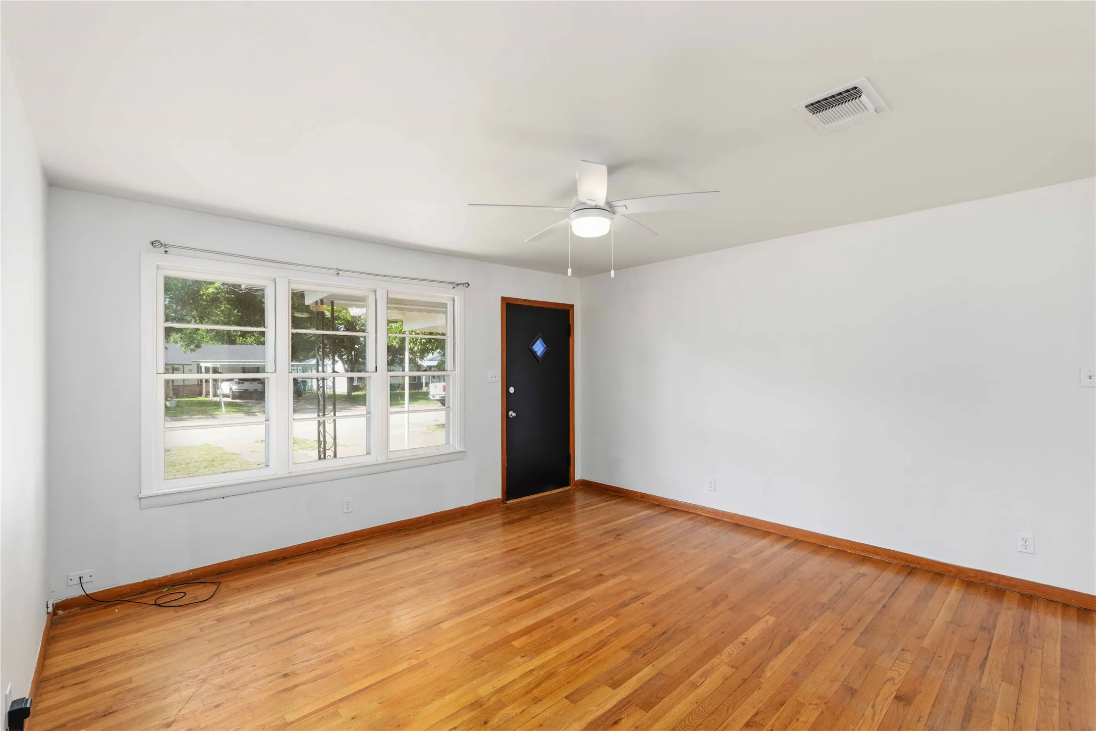 Single Family Residence For Sale in Coleman County , 615 E 10th Street, Coleman, Texas 76834, 2 Bedroom, 1 Bathroom, Garage spaces, 1,032 Sqft, built in 0, mls#21318220, Real Estate Agent in Coleman, Homes For Sale in Coleman county, Homes For Sale in Coleman, Realtor in Coleman Texas, Real Estate Brokerage Independent Realty Texas, Luminita Cordes Realtor