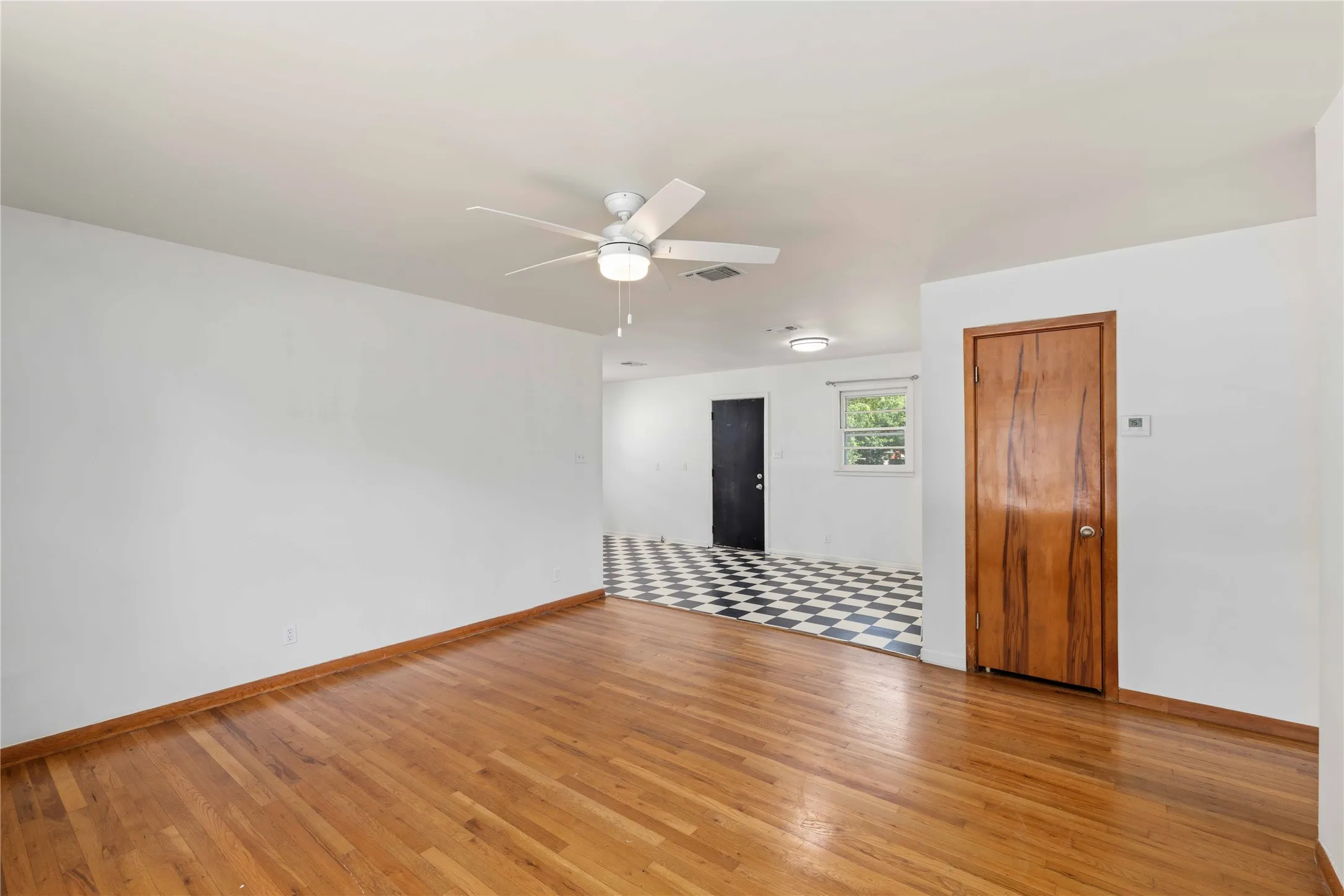 Single Family Residence For Sale in Coleman County , 615 E 10th Street, Coleman, Texas 76834, 2 Bedroom, 1 Bathroom, Garage spaces, 1,032 Sqft, built in 0, mls#21318220, Real Estate Agent in Coleman, Homes For Sale in Coleman county, Homes For Sale in Coleman, Realtor in Coleman Texas, Real Estate Brokerage Independent Realty Texas, Luminita Cordes Realtor