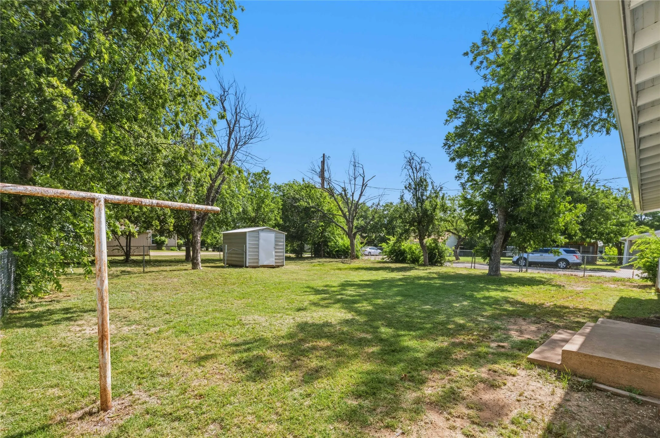 Single Family Residence For Sale in Coleman County , 615 E 10th Street, Coleman, Texas 76834, 2 Bedroom, 1 Bathroom, Garage spaces, 1,032 Sqft, built in 0, mls#21318220, Real Estate Agent in Coleman, Homes For Sale in Coleman county, Homes For Sale in Coleman, Realtor in Coleman Texas, Real Estate Brokerage Independent Realty Texas, Luminita Cordes Realtor