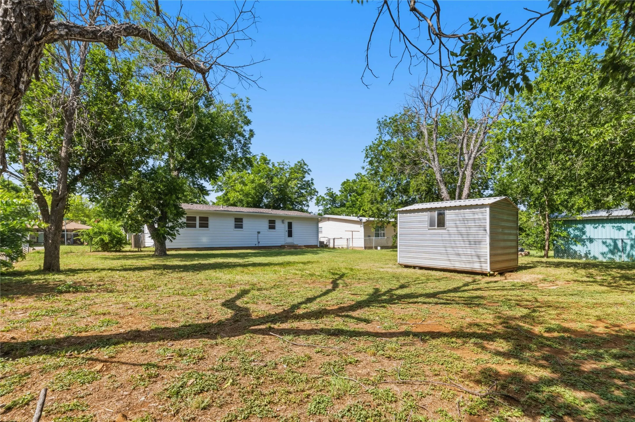 Single Family Residence For Sale in Coleman County , 615 E 10th Street, Coleman, Texas 76834, 2 Bedroom, 1 Bathroom, Garage spaces, 1,032 Sqft, built in 0, mls#21318220, Real Estate Agent in Coleman, Homes For Sale in Coleman county, Homes For Sale in Coleman, Realtor in Coleman Texas, Real Estate Brokerage Independent Realty Texas, Luminita Cordes Realtor