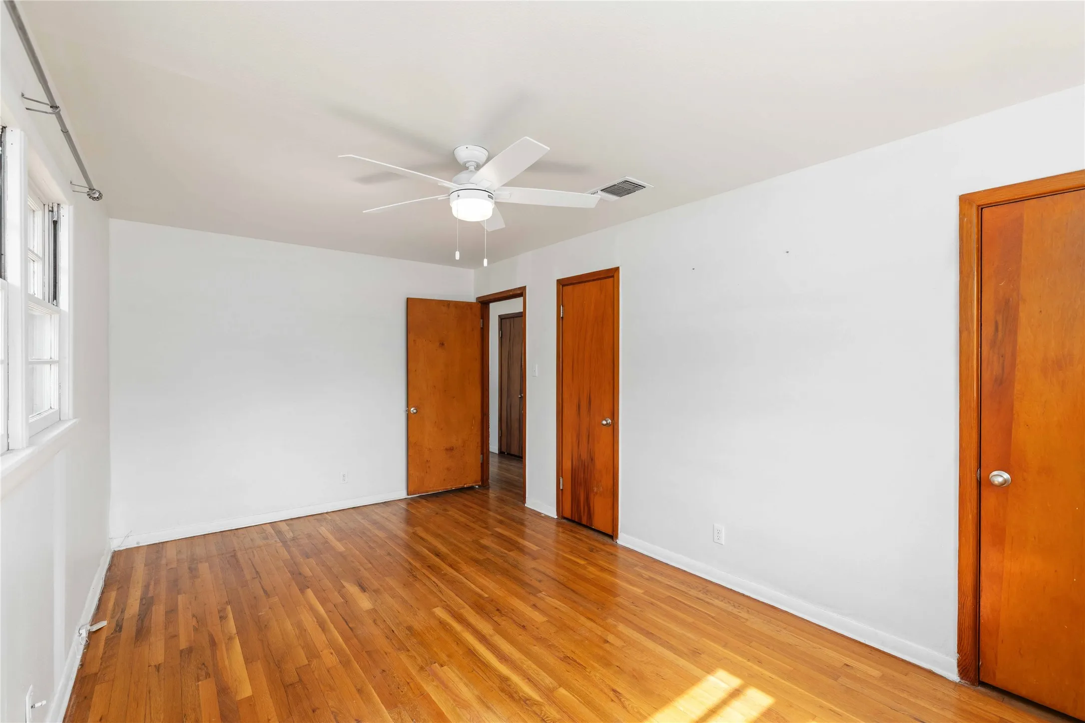 Single Family Residence For Sale in Coleman County , 615 E 10th Street, Coleman, Texas 76834, 2 Bedroom, 1 Bathroom, Garage spaces, 1,032 Sqft, built in 0, mls#21318220, Real Estate Agent in Coleman, Homes For Sale in Coleman county, Homes For Sale in Coleman, Realtor in Coleman Texas, Real Estate Brokerage Independent Realty Texas, Luminita Cordes Realtor