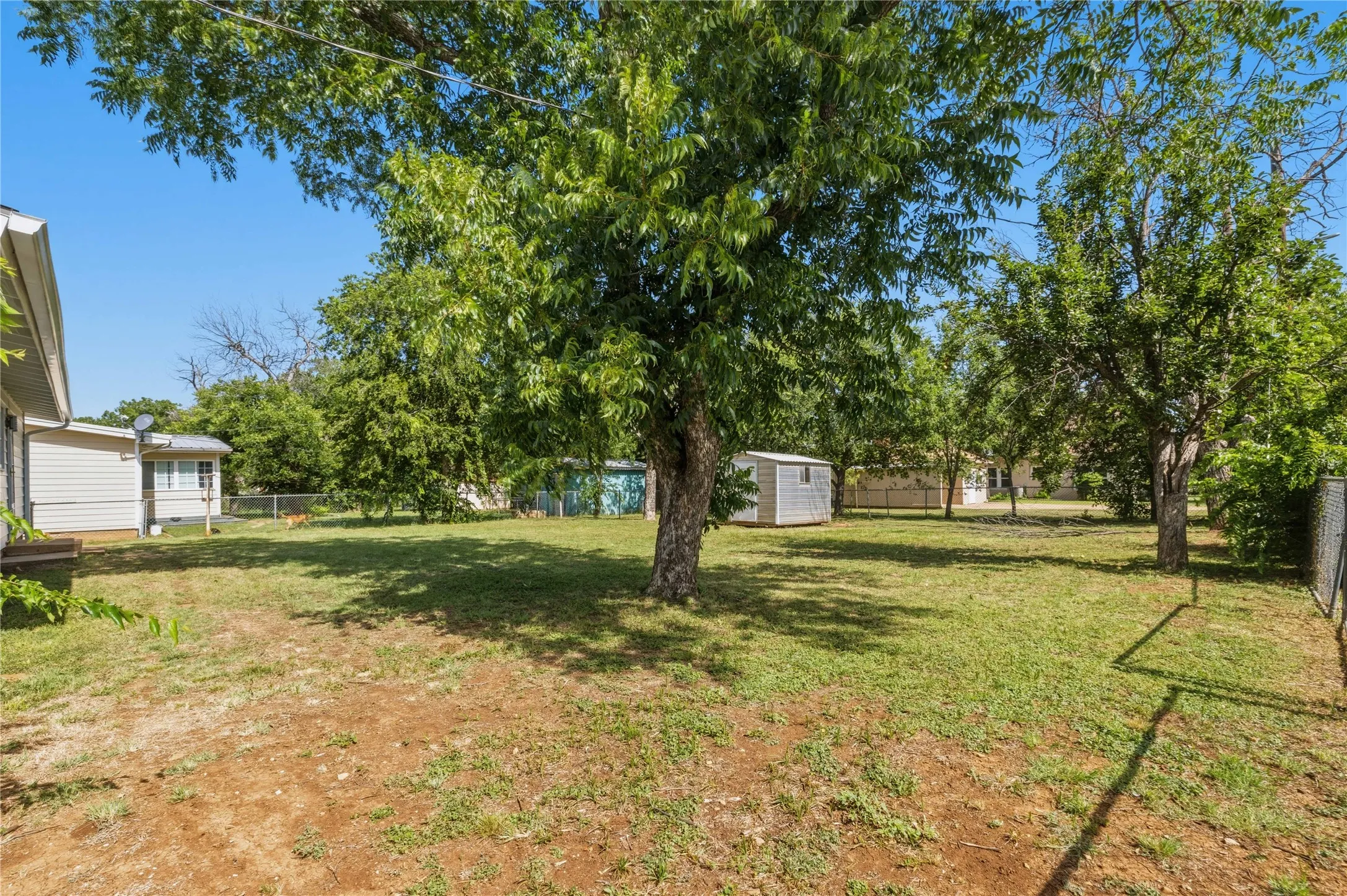 Single Family Residence For Sale in Coleman County , 615 E 10th Street, Coleman, Texas 76834, 2 Bedroom, 1 Bathroom, Garage spaces, 1,032 Sqft, built in 0, mls#21318220, Real Estate Agent in Coleman, Homes For Sale in Coleman county, Homes For Sale in Coleman, Realtor in Coleman Texas, Real Estate Brokerage Independent Realty Texas, Luminita Cordes Realtor