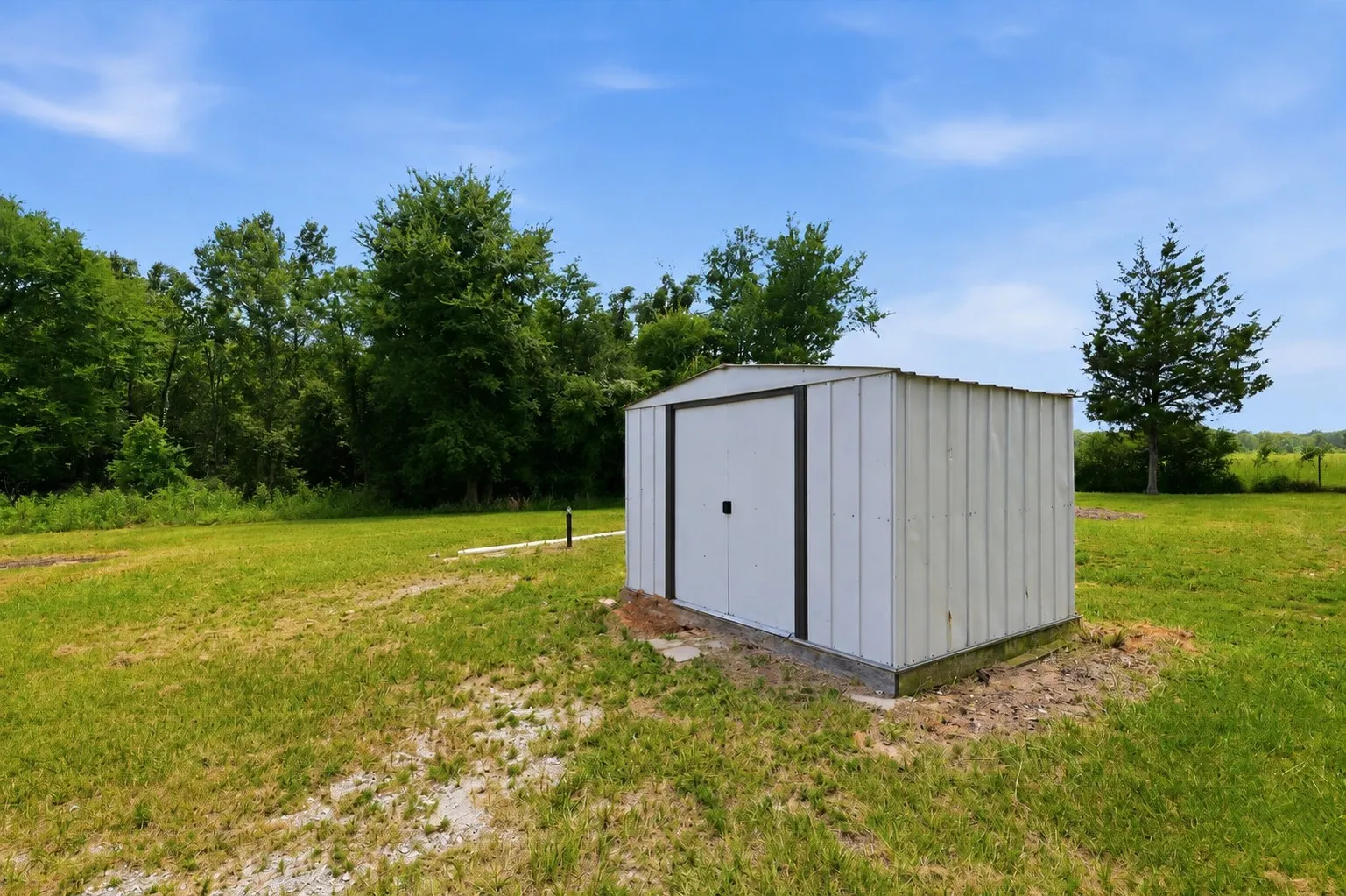 Metal storage building that will convey