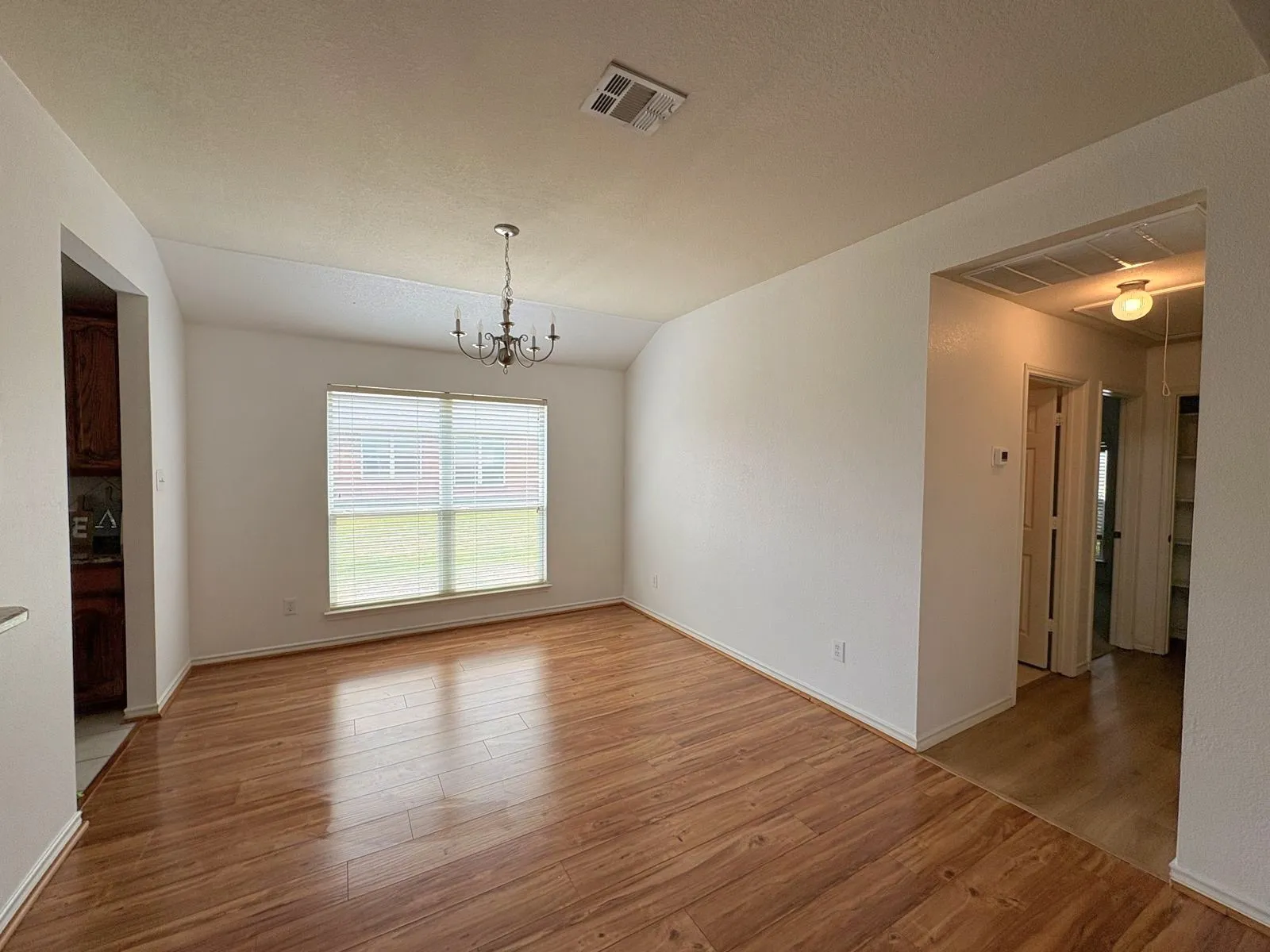 Single Family Residence For Rent in Collin County , 12300 Latigo Drive, Frisco, Texas 75035, 3 Bedroom, 2 Bathroom, 2 Garage spaces, 1,814 Sqft, built in 2004, mls#21318190, Real Estate Agent in Frisco, Homes For Rent in Collin county, Homes For Rent in Frisco, Realtor in Frisco Texas, Real Estate Brokerage Independent Realty Texas, Luminita Cordes Realtor