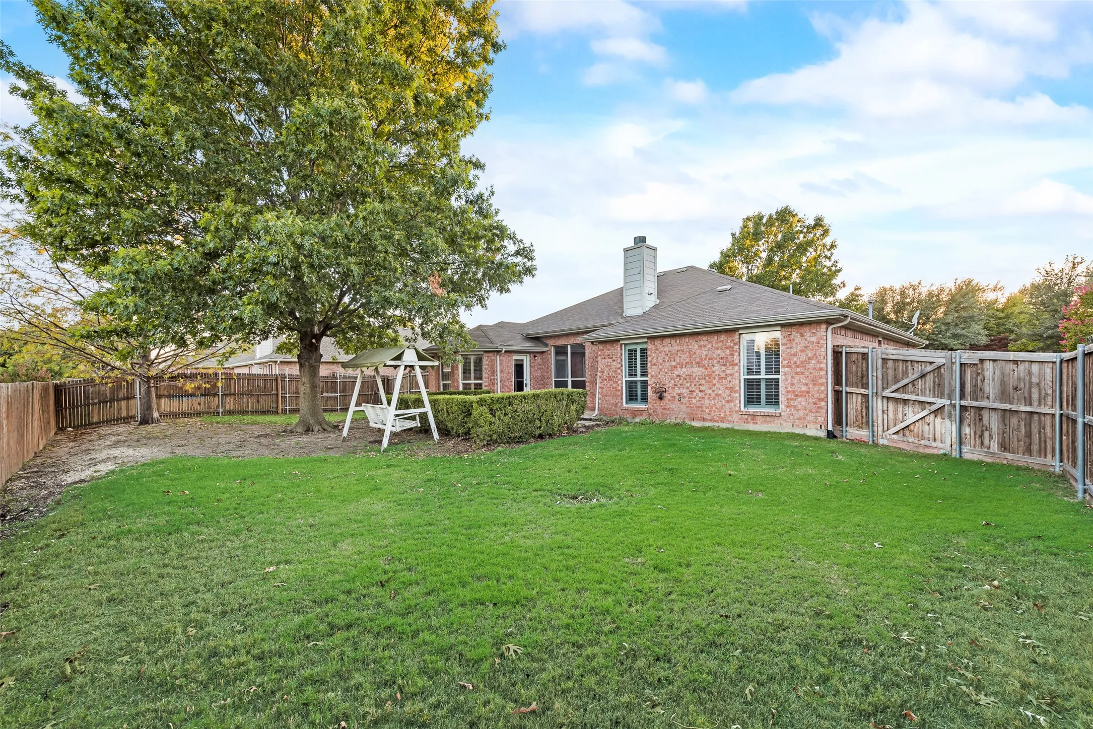 Single Family Residence For Rent in Collin County , 12300 Latigo Drive, Frisco, Texas 75035, 3 Bedroom, 2 Bathroom, 2 Garage spaces, 1,814 Sqft, built in 2004, mls#21318190, Real Estate Agent in Frisco, Homes For Rent in Collin county, Homes For Rent in Frisco, Realtor in Frisco Texas, Real Estate Brokerage Independent Realty Texas, Luminita Cordes Realtor