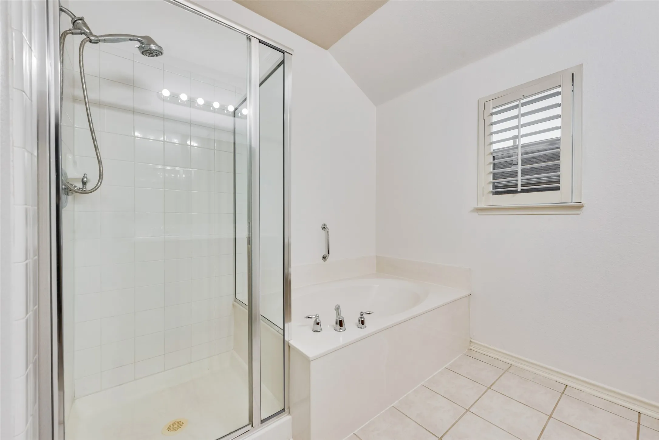 Single Family Residence For Rent in Collin County , 12300 Latigo Drive, Frisco, Texas 75035, 3 Bedroom, 2 Bathroom, 2 Garage spaces, 1,814 Sqft, built in 2004, mls#21318190, Real Estate Agent in Frisco, Homes For Rent in Collin county, Homes For Rent in Frisco, Realtor in Frisco Texas, Real Estate Brokerage Independent Realty Texas, Luminita Cordes Realtor