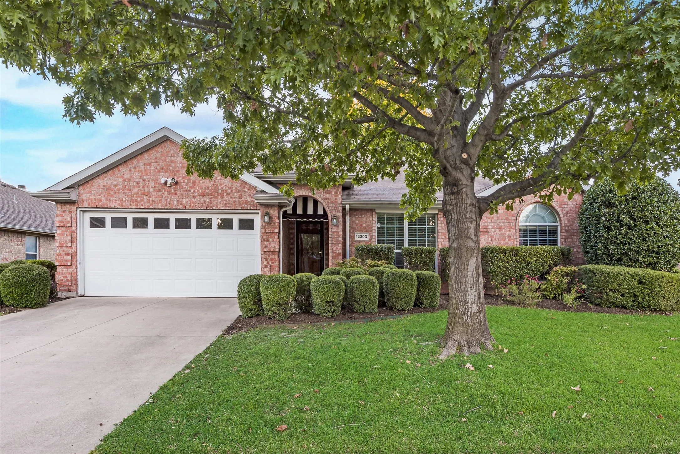 Single Family Residence For Rent in Collin County , 12300 Latigo Drive, Frisco, Texas 75035, 3 Bedroom, 2 Bathroom, 2 Garage spaces, 1,814 Sqft, built in 2004, mls#21318190, Real Estate Agent in Frisco, Homes For Rent in Collin county, Homes For Rent in Frisco, Realtor in Frisco Texas, Real Estate Brokerage Independent Realty Texas, Luminita Cordes Realtor