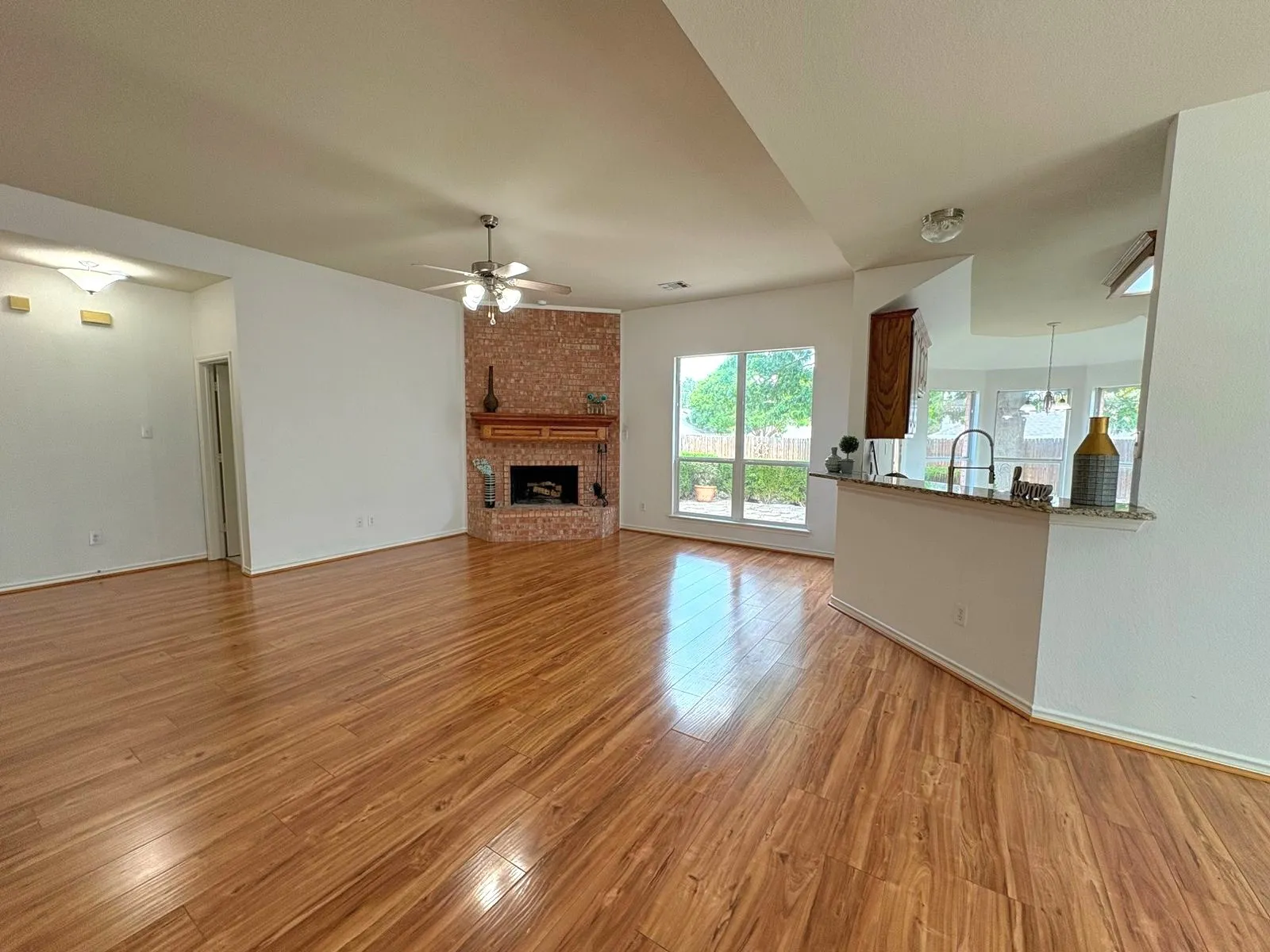Single Family Residence For Rent in Collin County , 12300 Latigo Drive, Frisco, Texas 75035, 3 Bedroom, 2 Bathroom, 2 Garage spaces, 1,814 Sqft, built in 2004, mls#21318190, Real Estate Agent in Frisco, Homes For Rent in Collin county, Homes For Rent in Frisco, Realtor in Frisco Texas, Real Estate Brokerage Independent Realty Texas, Luminita Cordes Realtor