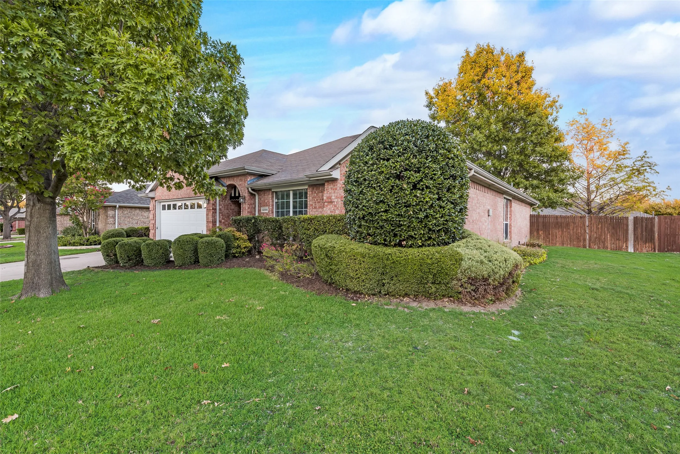 Single Family Residence For Rent in Collin County , 12300 Latigo Drive, Frisco, Texas 75035, 3 Bedroom, 2 Bathroom, 2 Garage spaces, 1,814 Sqft, built in 2004, mls#21318190, Real Estate Agent in Frisco, Homes For Rent in Collin county, Homes For Rent in Frisco, Realtor in Frisco Texas, Real Estate Brokerage Independent Realty Texas, Luminita Cordes Realtor