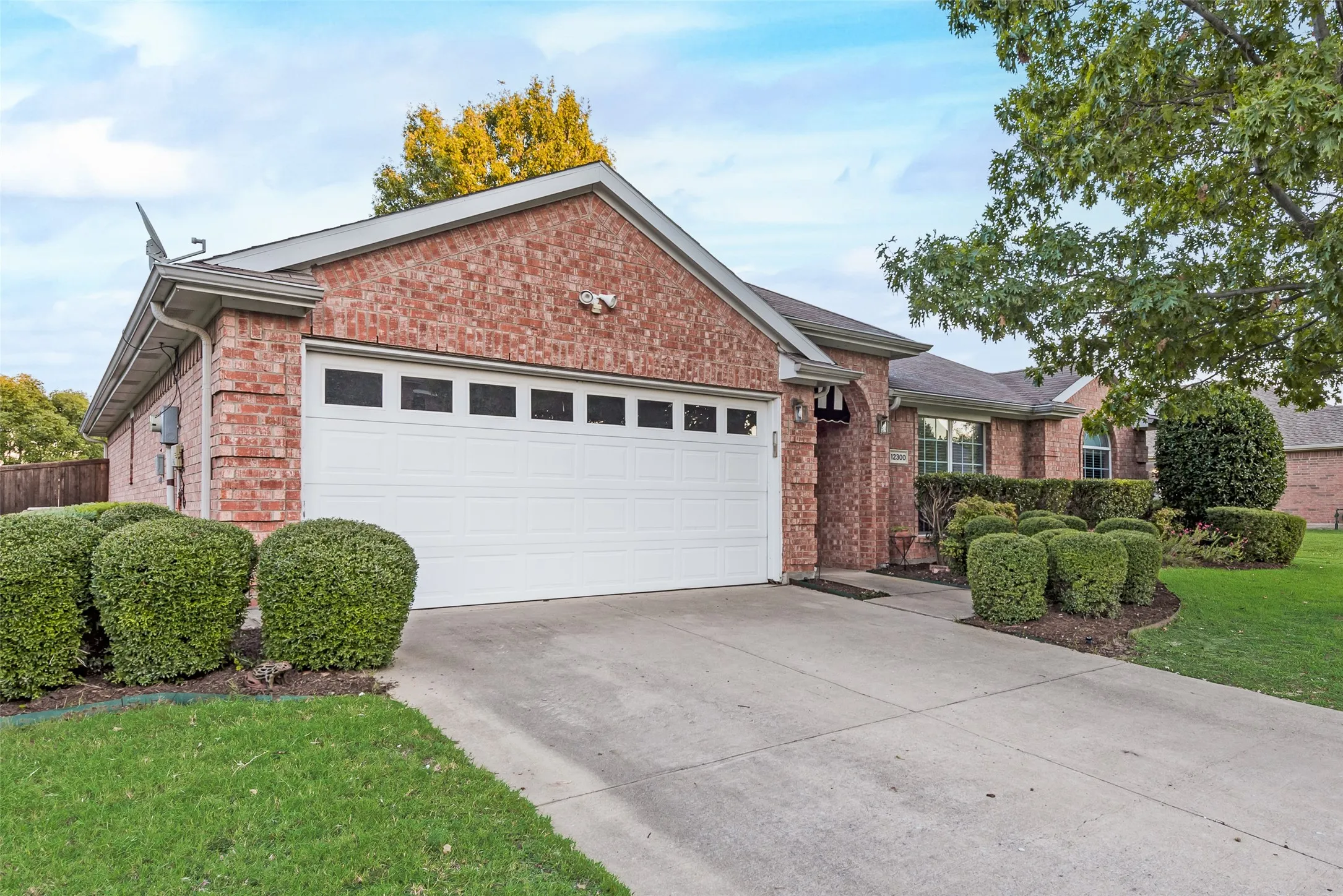 Single Family Residence For Rent in Collin County , 12300 Latigo Drive, Frisco, Texas 75035, 3 Bedroom, 2 Bathroom, 2 Garage spaces, 1,814 Sqft, built in 2004, mls#21318190, Real Estate Agent in Frisco, Homes For Rent in Collin county, Homes For Rent in Frisco, Realtor in Frisco Texas, Real Estate Brokerage Independent Realty Texas, Luminita Cordes Realtor
