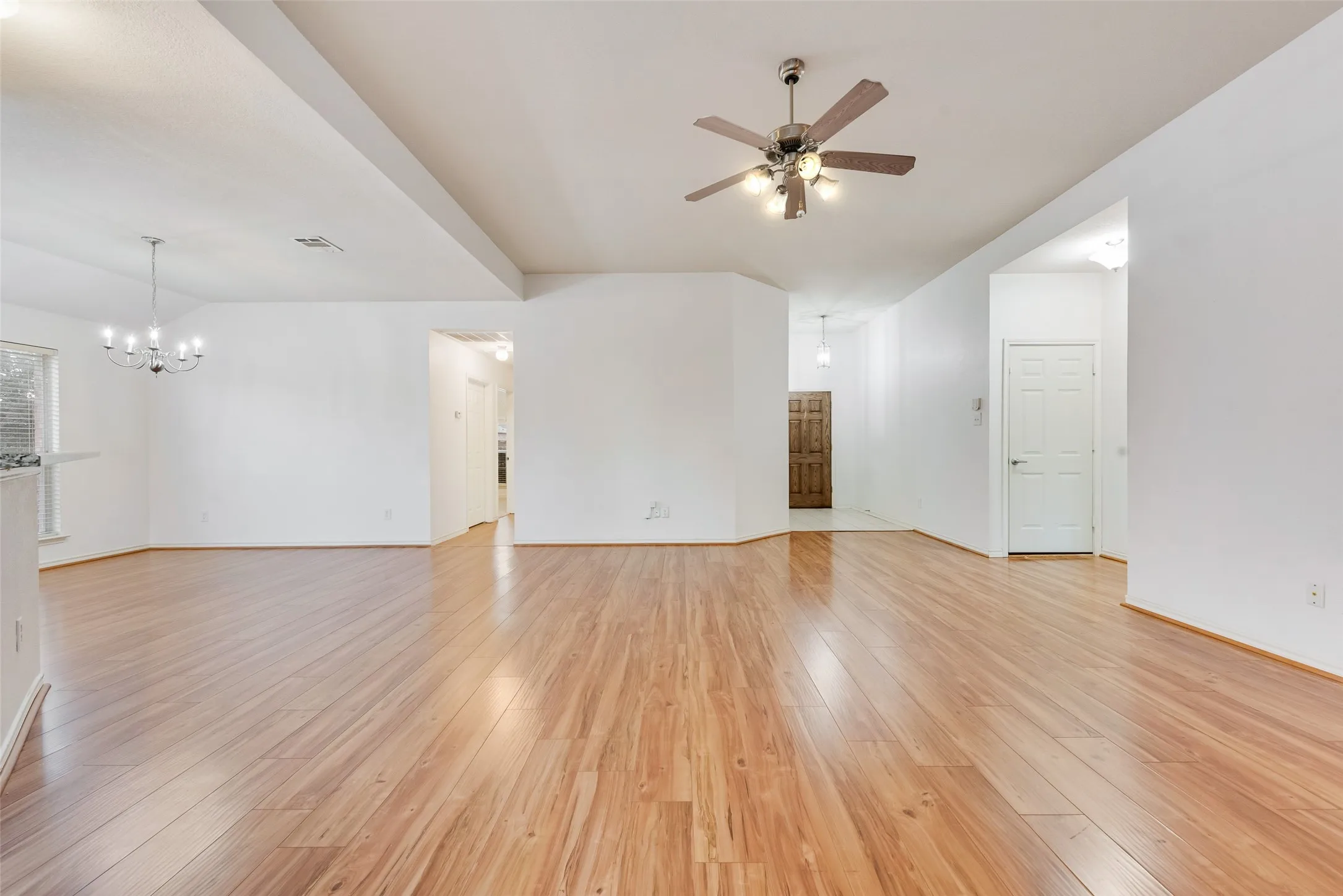 Single Family Residence For Rent in Collin County , 12300 Latigo Drive, Frisco, Texas 75035, 3 Bedroom, 2 Bathroom, 2 Garage spaces, 1,814 Sqft, built in 2004, mls#21318190, Real Estate Agent in Frisco, Homes For Rent in Collin county, Homes For Rent in Frisco, Realtor in Frisco Texas, Real Estate Brokerage Independent Realty Texas, Luminita Cordes Realtor