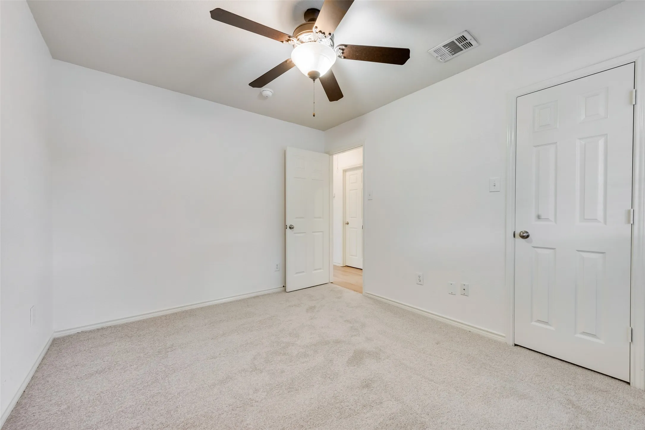 Single Family Residence For Rent in Collin County , 12300 Latigo Drive, Frisco, Texas 75035, 3 Bedroom, 2 Bathroom, 2 Garage spaces, 1,814 Sqft, built in 2004, mls#21318190, Real Estate Agent in Frisco, Homes For Rent in Collin county, Homes For Rent in Frisco, Realtor in Frisco Texas, Real Estate Brokerage Independent Realty Texas, Luminita Cordes Realtor