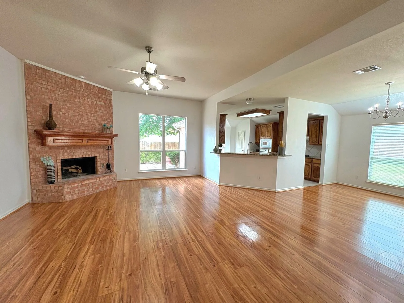Single Family Residence For Rent in Collin County , 12300 Latigo Drive, Frisco, Texas 75035, 3 Bedroom, 2 Bathroom, 2 Garage spaces, 1,814 Sqft, built in 2004, mls#21318190, Real Estate Agent in Frisco, Homes For Rent in Collin county, Homes For Rent in Frisco, Realtor in Frisco Texas, Real Estate Brokerage Independent Realty Texas, Luminita Cordes Realtor