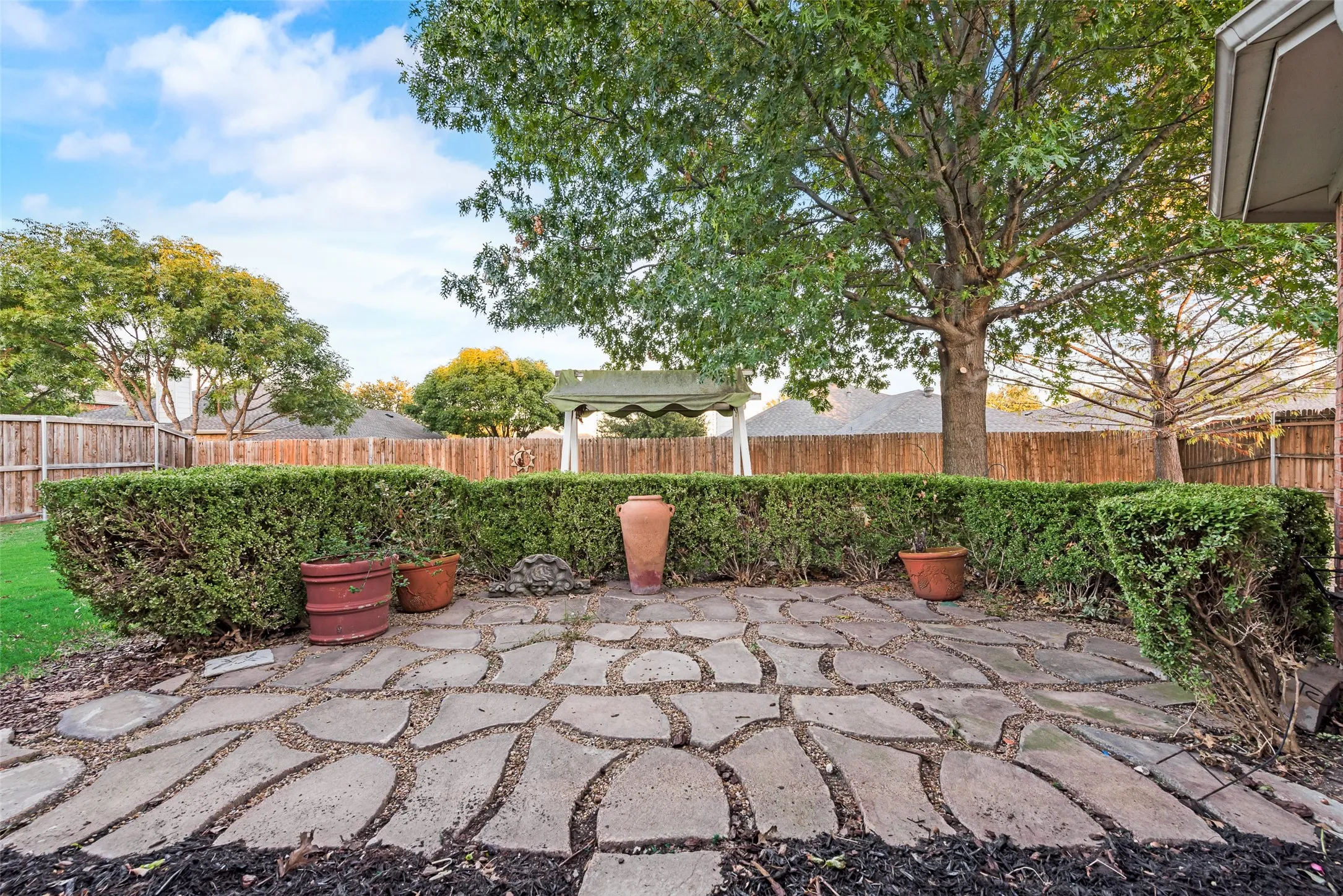 Single Family Residence For Rent in Collin County , 12300 Latigo Drive, Frisco, Texas 75035, 3 Bedroom, 2 Bathroom, 2 Garage spaces, 1,814 Sqft, built in 2004, mls#21318190, Real Estate Agent in Frisco, Homes For Rent in Collin county, Homes For Rent in Frisco, Realtor in Frisco Texas, Real Estate Brokerage Independent Realty Texas, Luminita Cordes Realtor