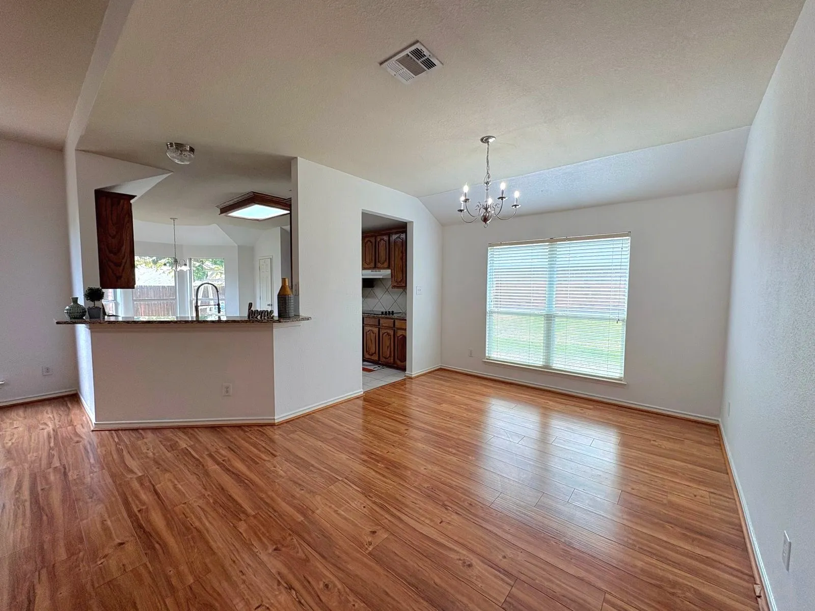 Single Family Residence For Rent in Collin County , 12300 Latigo Drive, Frisco, Texas 75035, 3 Bedroom, 2 Bathroom, 2 Garage spaces, 1,814 Sqft, built in 2004, mls#21318190, Real Estate Agent in Frisco, Homes For Rent in Collin county, Homes For Rent in Frisco, Realtor in Frisco Texas, Real Estate Brokerage Independent Realty Texas, Luminita Cordes Realtor