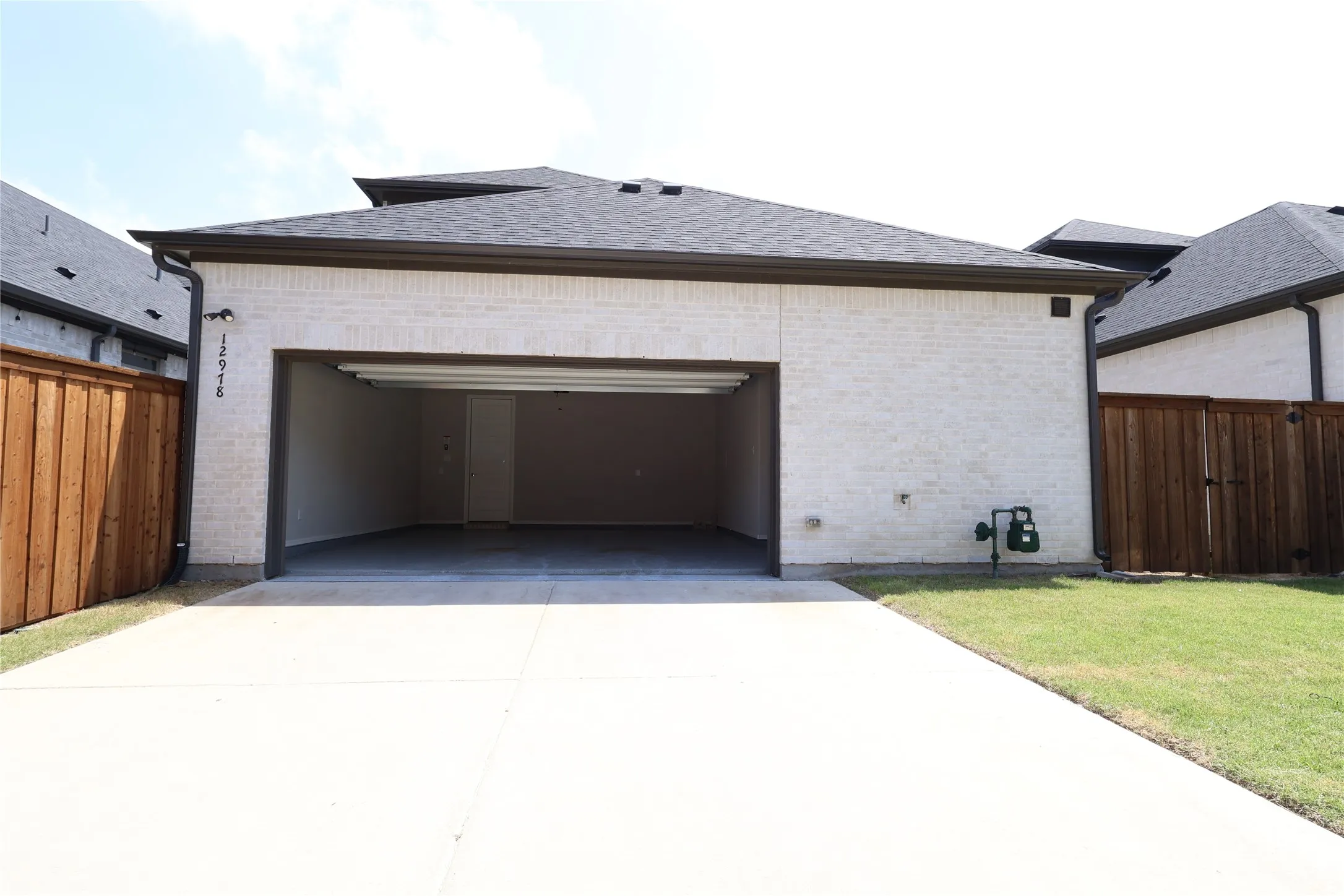 Single Family Residence For Rent in Collin County , 12978 Caprock Drive, Frisco, Texas 75035, 3 Bedroom, 4 Bathroom, 2 Garage spaces, 2,802 Sqft, built in 2022, mls#21318245, Real Estate Agent in Frisco, Homes For Rent in Collin county, Homes For Rent in Frisco, Realtor in Frisco Texas, Real Estate Brokerage Independent Realty Texas, Luminita Cordes Realtor