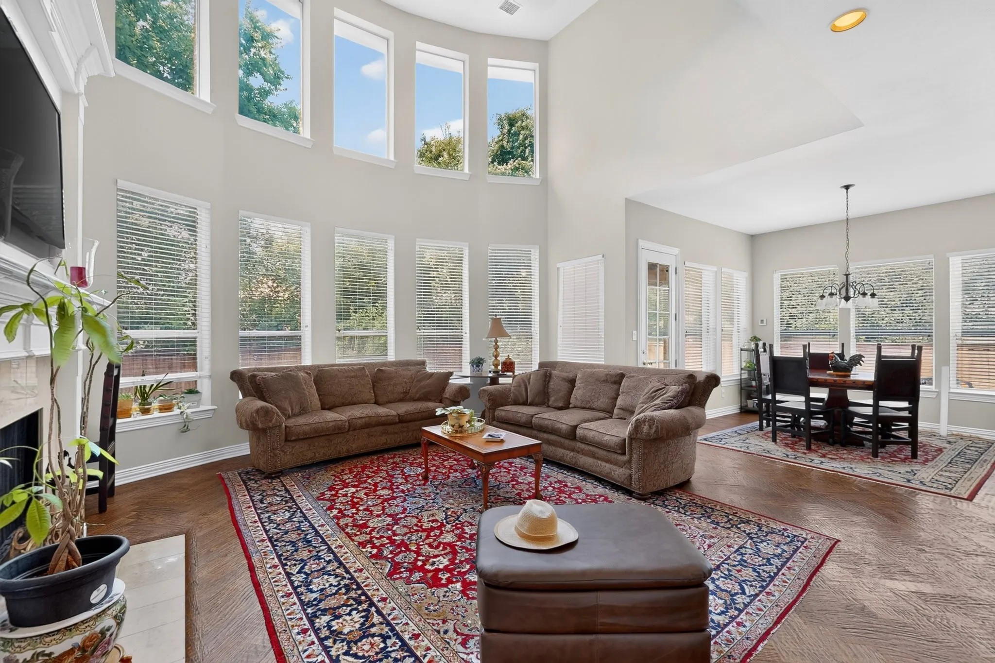 Single Family Residence For Sale in Denton County , 3609 Wise Lane, Flower Mound, Texas 75022, 5 Bedroom, 5 Bathroom, 2 Garage spaces, 4,319 Sqft, built in 2000, Price $999,500, mls#21317786, Real Estate Agent in Flower Mound, Homes For Sale in Denton county, Homes For Sale in Flower Mound, Realtor in Flower Mound Texas, Real Estate Brokerage Independent Realty Texas, Luminita Cordes Realtor