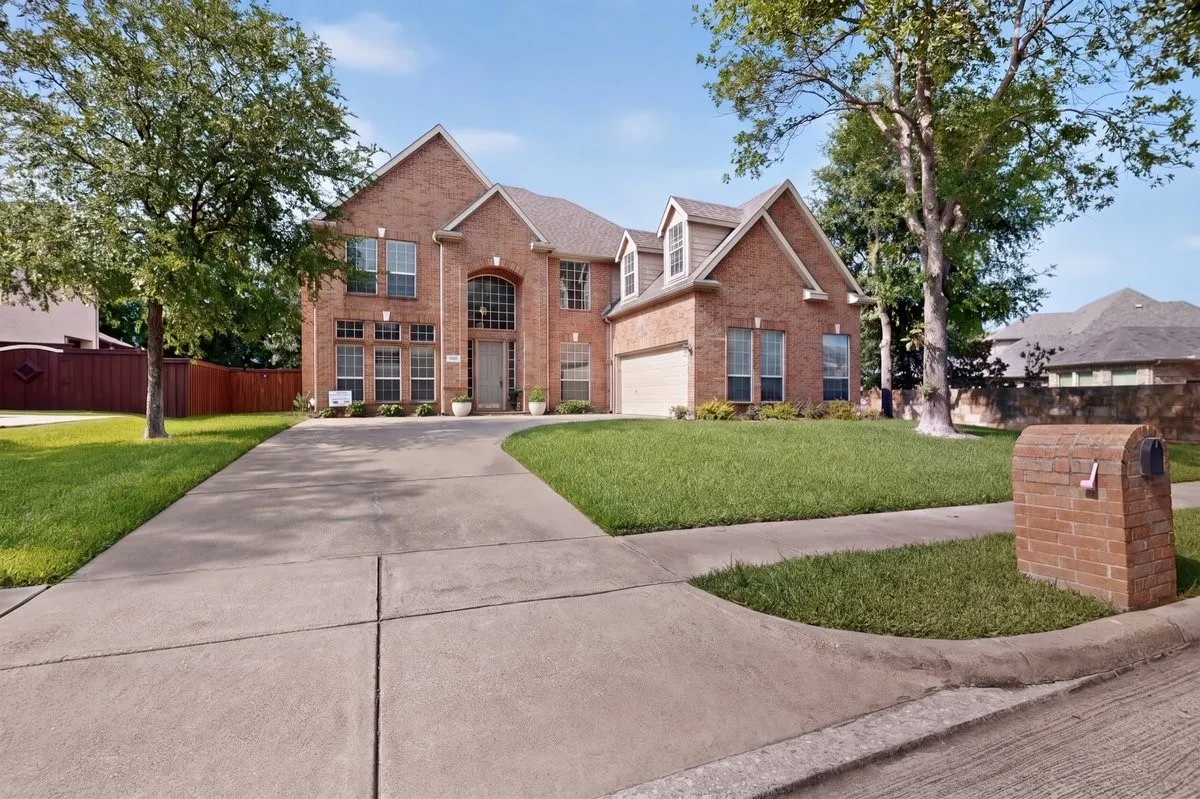 Single Family Residence For Sale in Denton County , 3609 Wise Lane, Flower Mound, Texas 75022, 5 Bedroom, 5 Bathroom, 2 Garage spaces, 4,319 Sqft, built in 2000, Price $999,500, mls#21317786, Real Estate Agent in Flower Mound, Homes For Sale in Denton county, Homes For Sale in Flower Mound, Realtor in Flower Mound Texas, Real Estate Brokerage Independent Realty Texas, Luminita Cordes Realtor