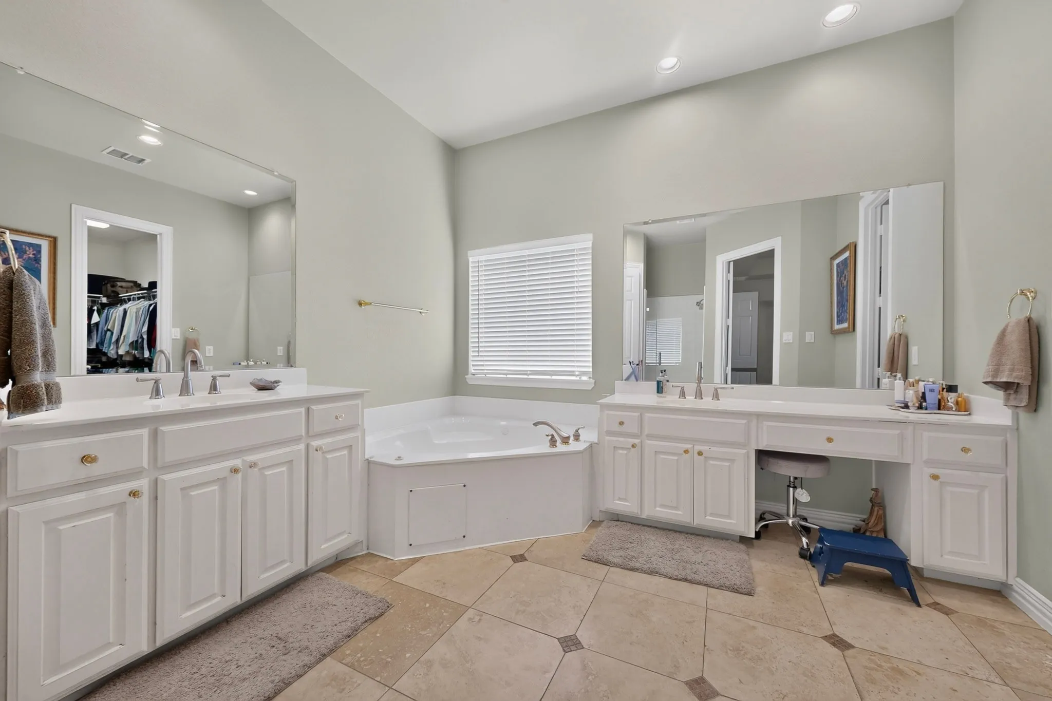Single Family Residence For Sale in Denton County , 3609 Wise Lane, Flower Mound, Texas 75022, 5 Bedroom, 5 Bathroom, 2 Garage spaces, 4,319 Sqft, built in 2000, Price $999,500, mls#21317786, Real Estate Agent in Flower Mound, Homes For Sale in Denton county, Homes For Sale in Flower Mound, Realtor in Flower Mound Texas, Real Estate Brokerage Independent Realty Texas, Luminita Cordes Realtor