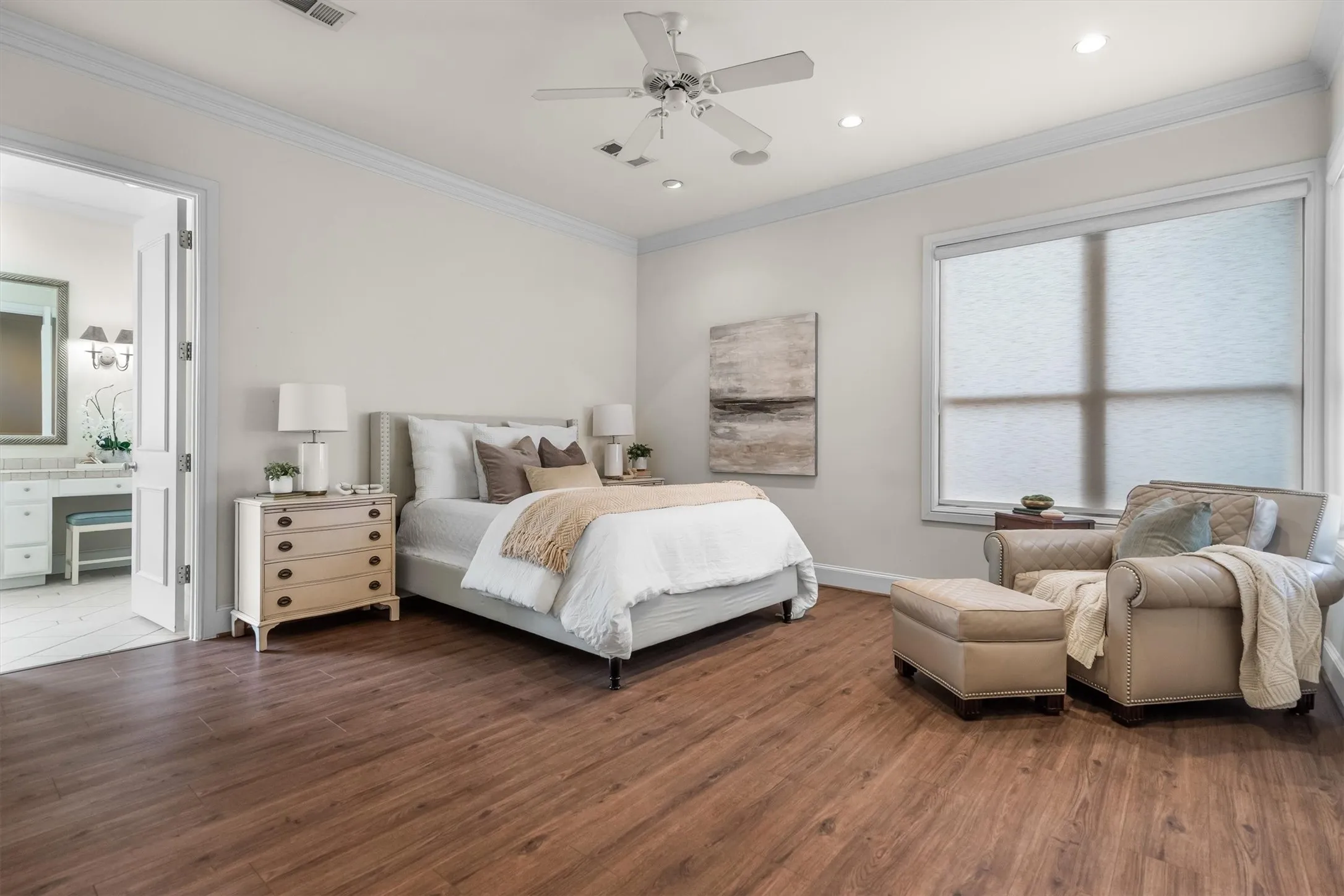 Single Family Residence For Sale in Tarrant County , 12 Park Row Court, Pantego, Texas 76013, 3 Bedroom, 3 Bathroom, 2 Garage spaces, 2,374 Sqft, built in 2000, mls#21312262, Real Estate Agent in Pantego, Homes For Sale in Tarrant county, Homes For Sale in Pantego, Realtor in Pantego Texas, Real Estate Brokerage Independent Realty Texas, Luminita Cordes Realtor