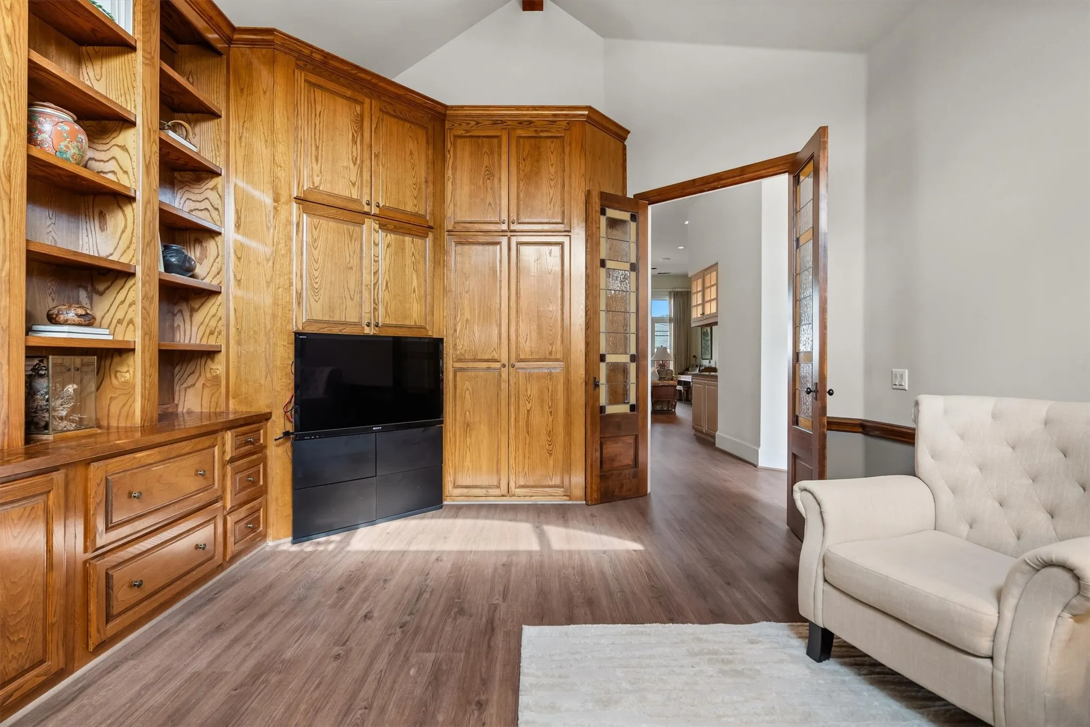 Single Family Residence For Sale in Tarrant County , 12 Park Row Court, Pantego, Texas 76013, 3 Bedroom, 3 Bathroom, 2 Garage spaces, 2,374 Sqft, built in 2000, mls#21312262, Real Estate Agent in Pantego, Homes For Sale in Tarrant county, Homes For Sale in Pantego, Realtor in Pantego Texas, Real Estate Brokerage Independent Realty Texas, Luminita Cordes Realtor