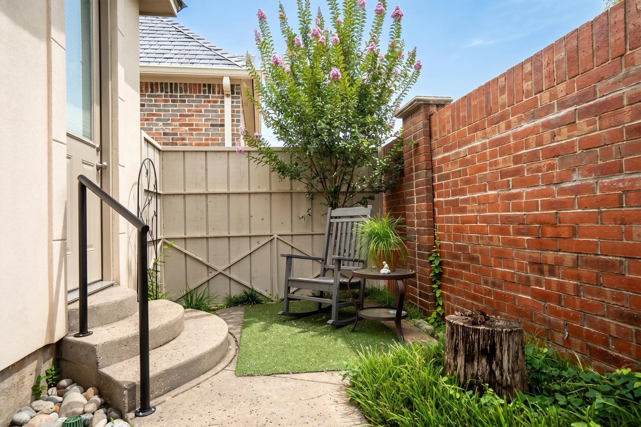 Single Family Residence For Sale in Tarrant County , 12 Park Row Court, Pantego, Texas 76013, 3 Bedroom, 3 Bathroom, 2 Garage spaces, 2,374 Sqft, built in 2000, mls#21312262, Real Estate Agent in Pantego, Homes For Sale in Tarrant county, Homes For Sale in Pantego, Realtor in Pantego Texas, Real Estate Brokerage Independent Realty Texas, Luminita Cordes Realtor