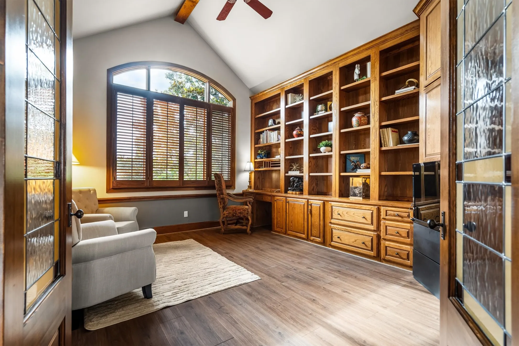 Single Family Residence For Sale in Tarrant County , 12 Park Row Court, Pantego, Texas 76013, 3 Bedroom, 3 Bathroom, 2 Garage spaces, 2,374 Sqft, built in 2000, mls#21312262, Real Estate Agent in Pantego, Homes For Sale in Tarrant county, Homes For Sale in Pantego, Realtor in Pantego Texas, Real Estate Brokerage Independent Realty Texas, Luminita Cordes Realtor