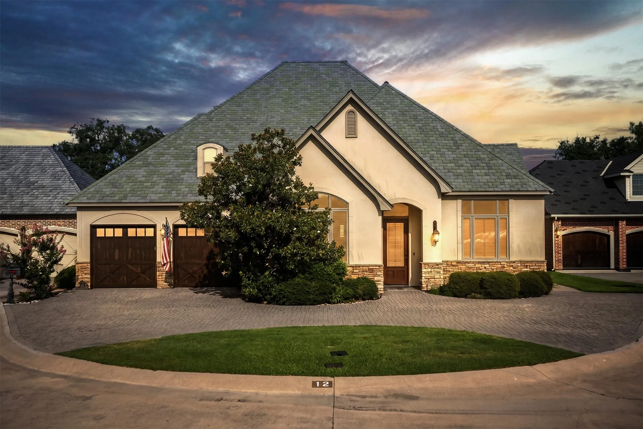 Single Family Residence For Sale in Tarrant County , 12 Park Row Court, Pantego, Texas 76013, 3 Bedroom, 3 Bathroom, 2 Garage spaces, 2,374 Sqft, built in 2000, mls#21312262, Real Estate Agent in Pantego, Homes For Sale in Tarrant county, Homes For Sale in Pantego, Realtor in Pantego Texas, Real Estate Brokerage Independent Realty Texas, Luminita Cordes Realtor