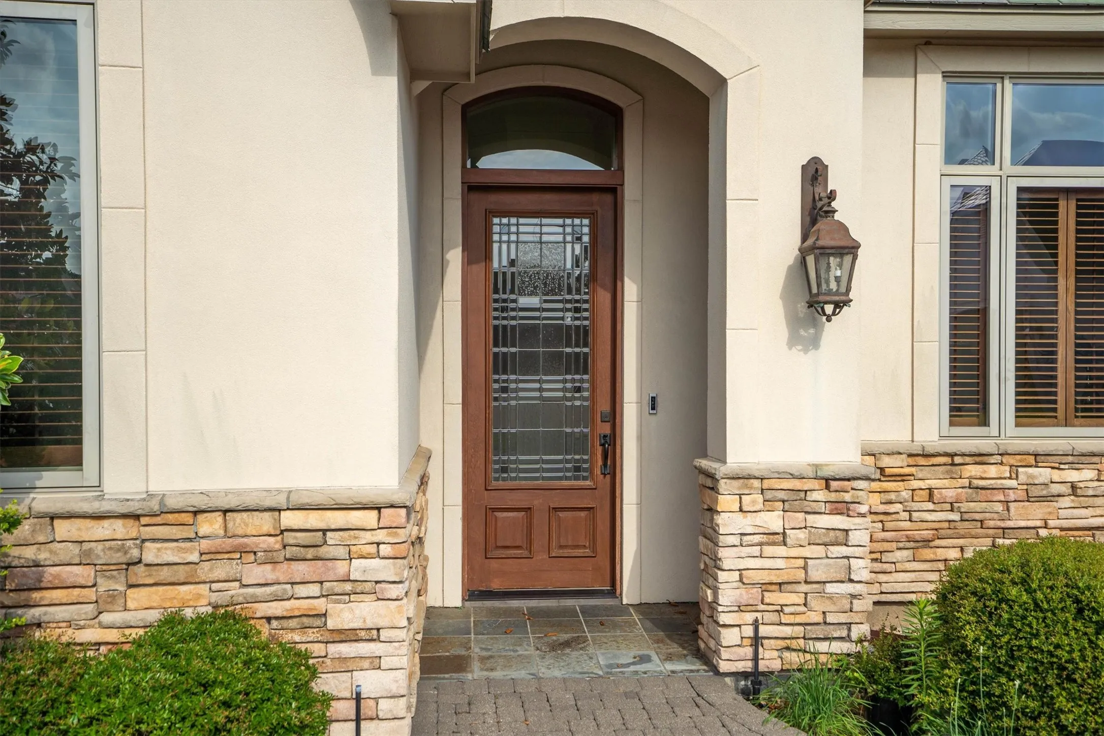 Single Family Residence For Sale in Tarrant County , 12 Park Row Court, Pantego, Texas 76013, 3 Bedroom, 3 Bathroom, 2 Garage spaces, 2,374 Sqft, built in 2000, mls#21312262, Real Estate Agent in Pantego, Homes For Sale in Tarrant county, Homes For Sale in Pantego, Realtor in Pantego Texas, Real Estate Brokerage Independent Realty Texas, Luminita Cordes Realtor