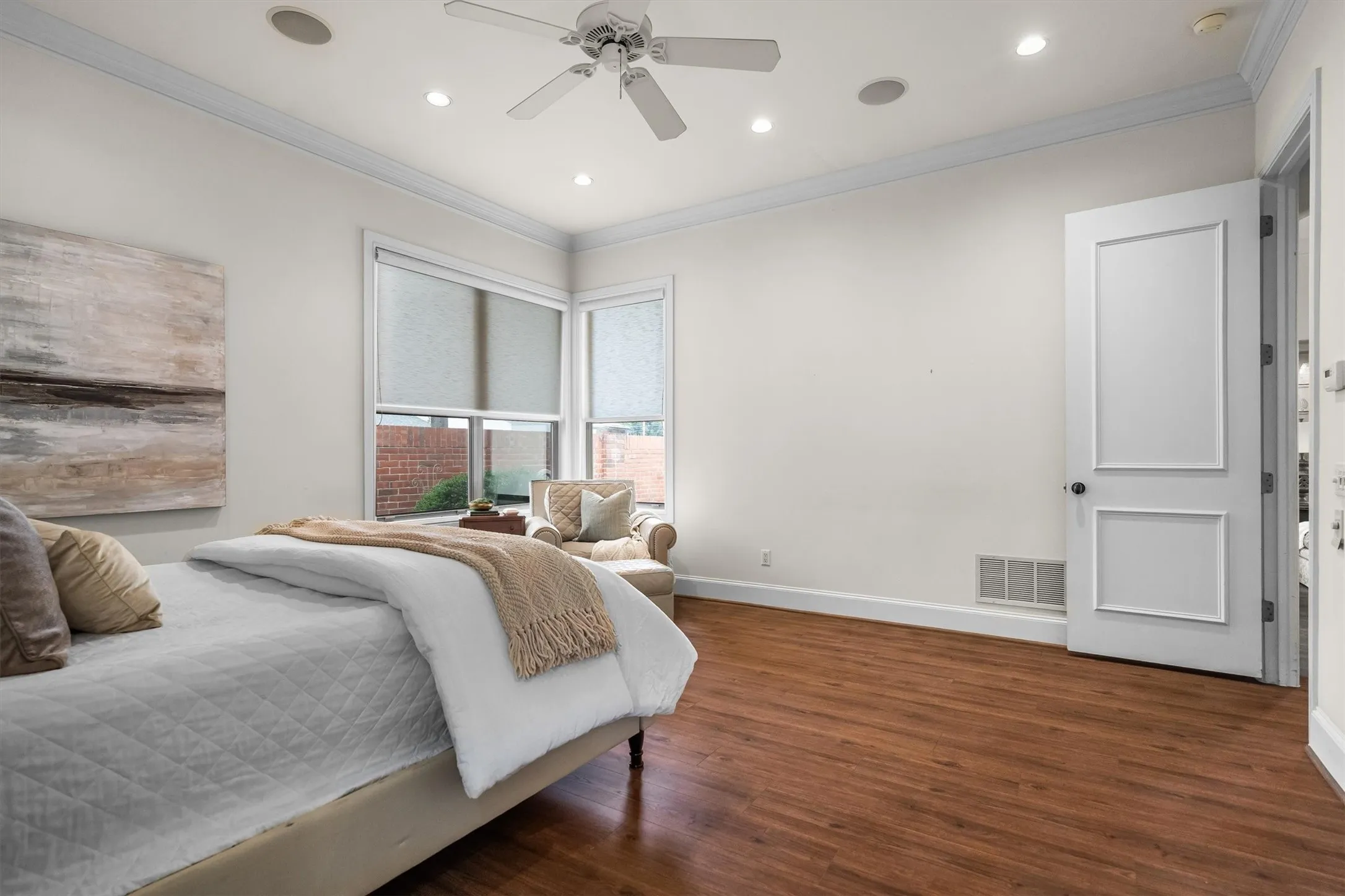 Single Family Residence For Sale in Tarrant County , 12 Park Row Court, Pantego, Texas 76013, 3 Bedroom, 3 Bathroom, 2 Garage spaces, 2,374 Sqft, built in 2000, mls#21312262, Real Estate Agent in Pantego, Homes For Sale in Tarrant county, Homes For Sale in Pantego, Realtor in Pantego Texas, Real Estate Brokerage Independent Realty Texas, Luminita Cordes Realtor