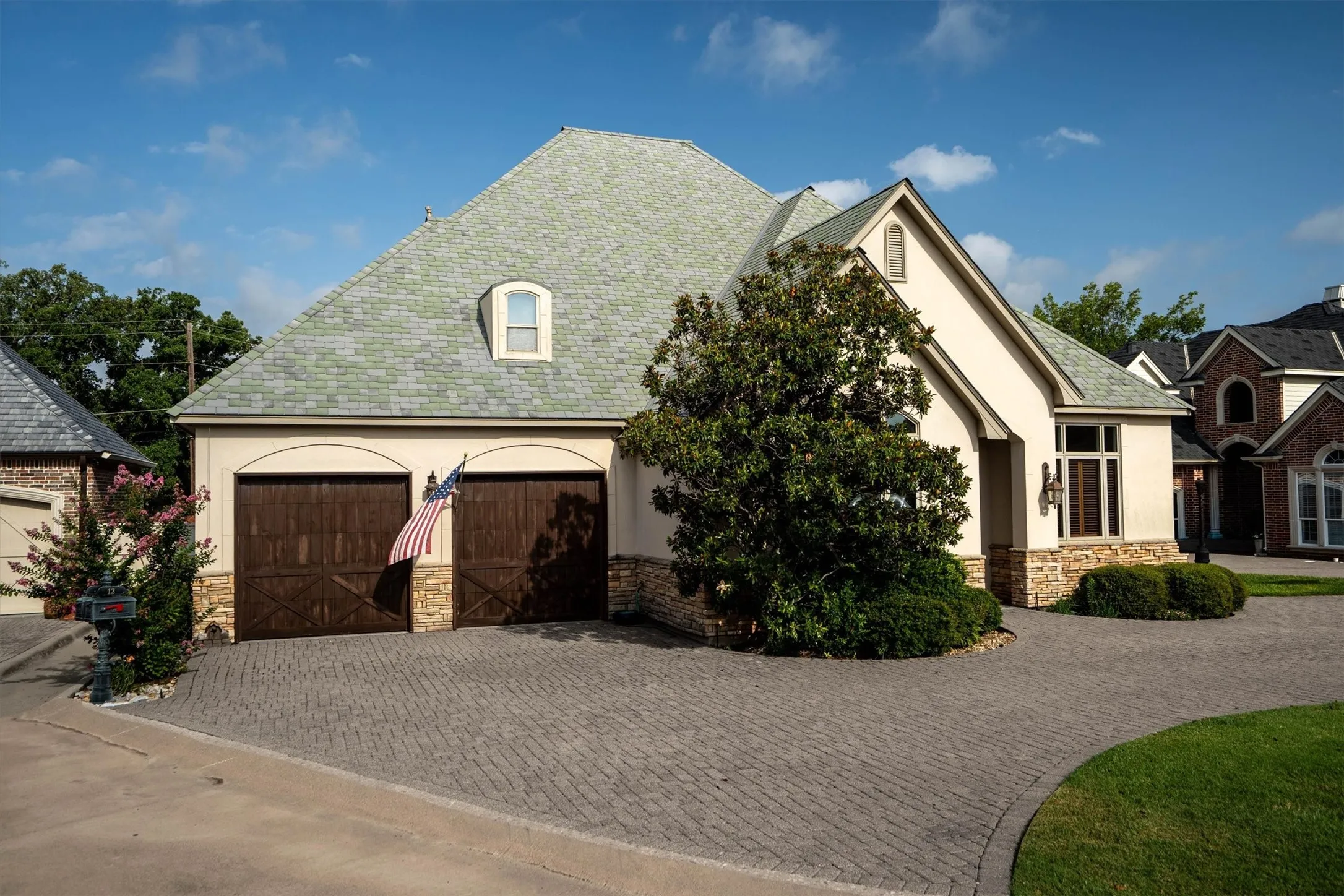 Single Family Residence For Sale in Tarrant County , 12 Park Row Court, Pantego, Texas 76013, 3 Bedroom, 3 Bathroom, 2 Garage spaces, 2,374 Sqft, built in 2000, mls#21312262, Real Estate Agent in Pantego, Homes For Sale in Tarrant county, Homes For Sale in Pantego, Realtor in Pantego Texas, Real Estate Brokerage Independent Realty Texas, Luminita Cordes Realtor