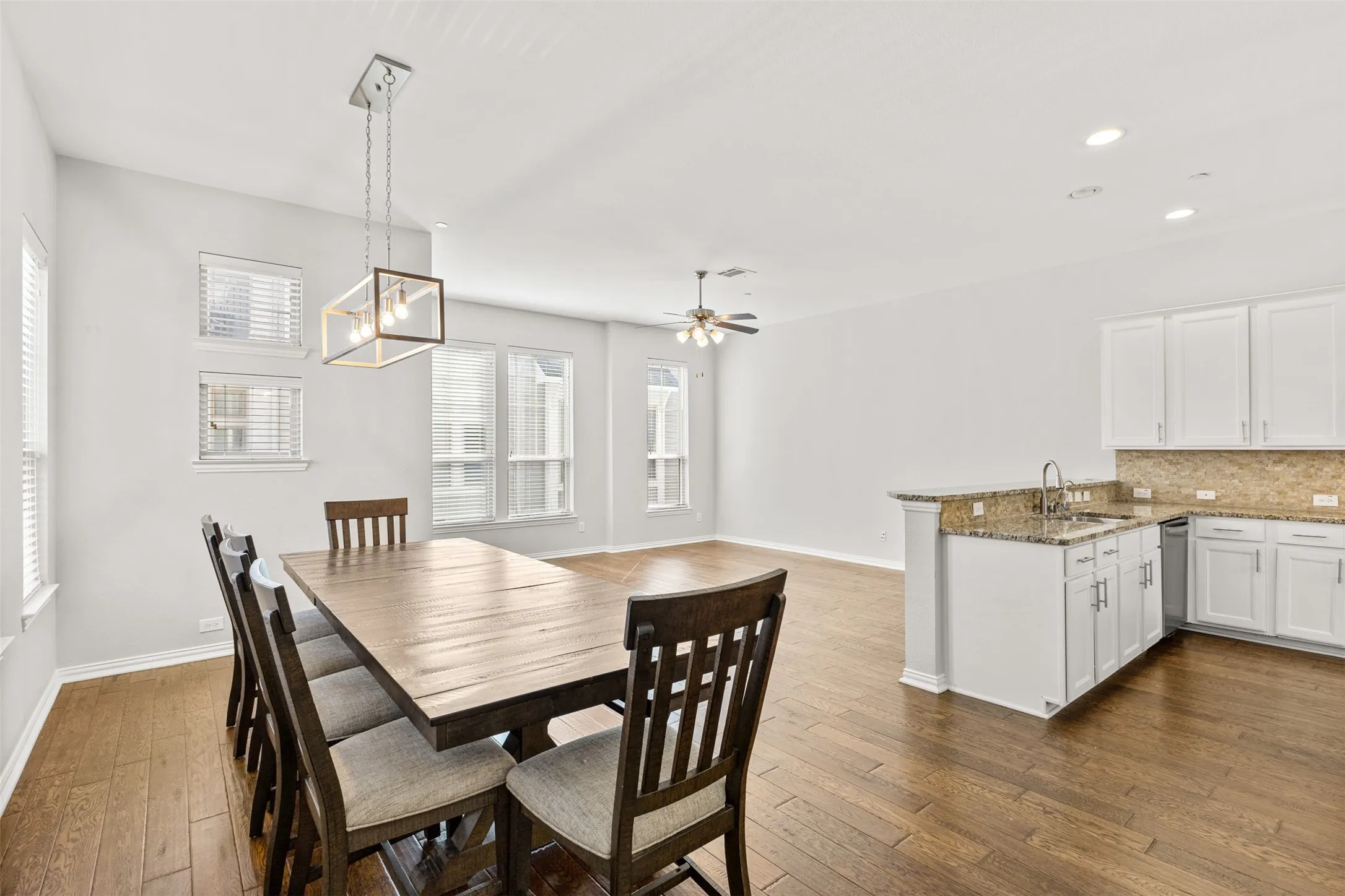 Condominium For Sale in Dallas County , 2326 Stutz Drive 106, Dallas, Texas 75235, 3 Bedroom, 4 Bathroom, 2 Garage spaces, 1,904 Sqft, built in 2008, mls#21317560, Real Estate Agent in Dallas, Homes For Sale in Dallas county, Homes For Sale in Dallas, Realtor in Dallas Texas, Real Estate Brokerage Independent Realty Texas, Luminita Cordes Realtor