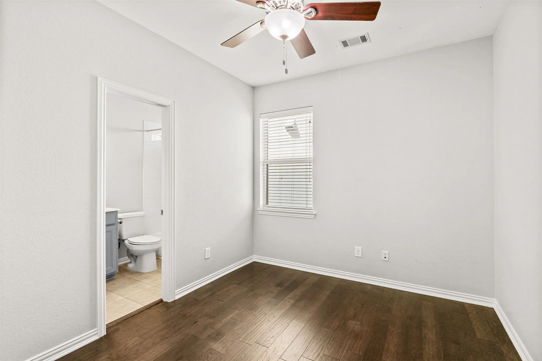 Condominium For Sale in Dallas County , 2326 Stutz Drive 106, Dallas, Texas 75235, 3 Bedroom, 4 Bathroom, 2 Garage spaces, 1,904 Sqft, built in 2008, mls#21317560, Real Estate Agent in Dallas, Homes For Sale in Dallas county, Homes For Sale in Dallas, Realtor in Dallas Texas, Real Estate Brokerage Independent Realty Texas, Luminita Cordes Realtor