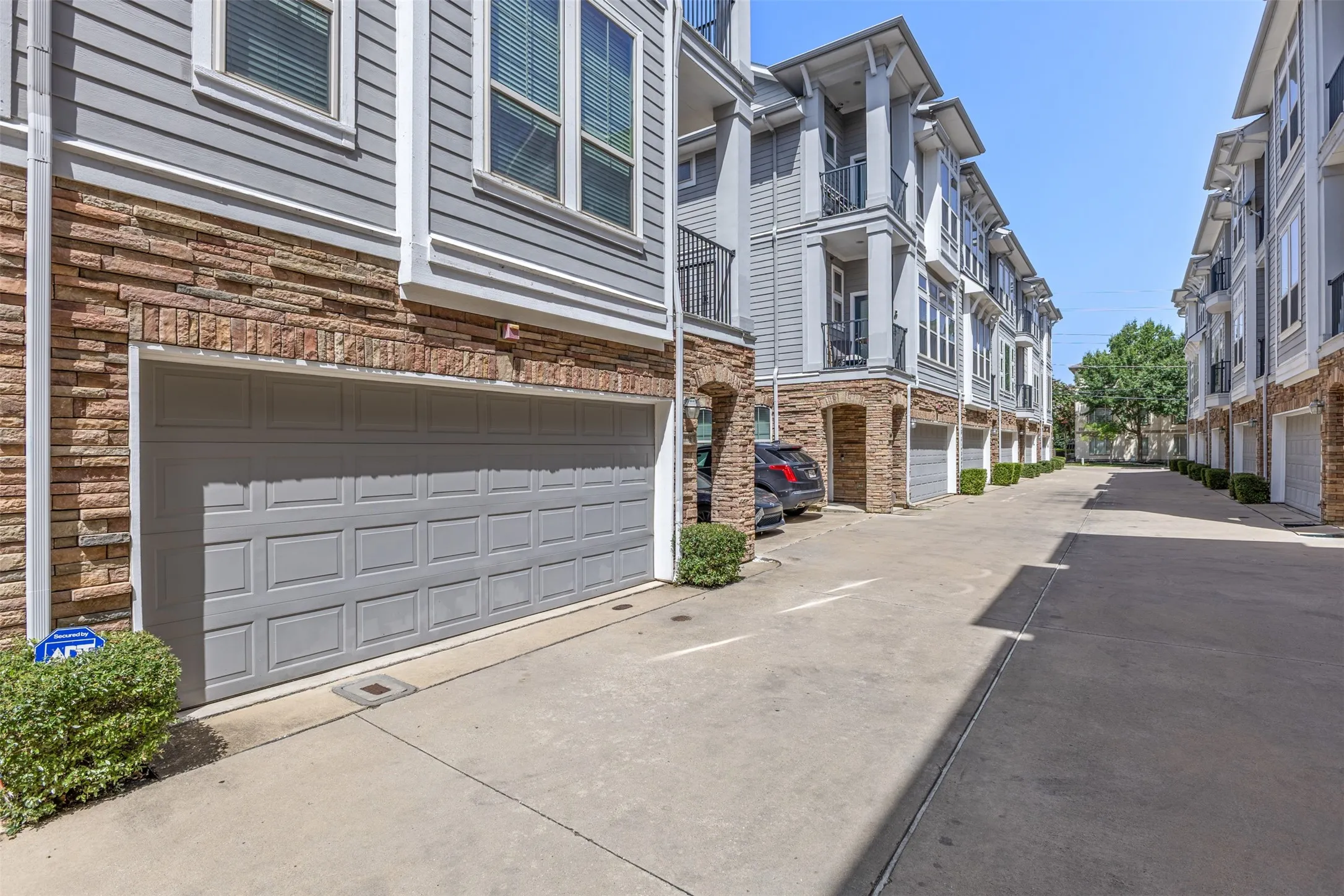 Condominium For Sale in Dallas County , 2326 Stutz Drive 106, Dallas, Texas 75235, 3 Bedroom, 4 Bathroom, 2 Garage spaces, 1,904 Sqft, built in 2008, mls#21317560, Real Estate Agent in Dallas, Homes For Sale in Dallas county, Homes For Sale in Dallas, Realtor in Dallas Texas, Real Estate Brokerage Independent Realty Texas, Luminita Cordes Realtor