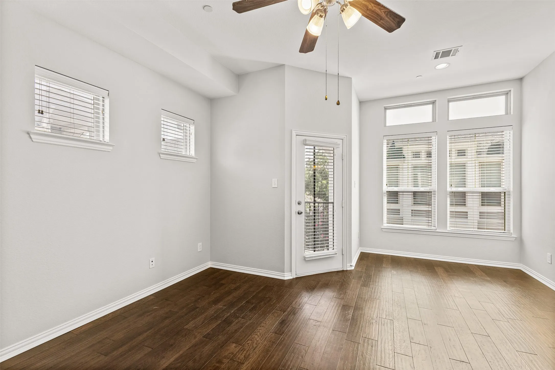 Condominium For Sale in Dallas County , 2326 Stutz Drive 106, Dallas, Texas 75235, 3 Bedroom, 4 Bathroom, 2 Garage spaces, 1,904 Sqft, built in 2008, mls#21317560, Real Estate Agent in Dallas, Homes For Sale in Dallas county, Homes For Sale in Dallas, Realtor in Dallas Texas, Real Estate Brokerage Independent Realty Texas, Luminita Cordes Realtor