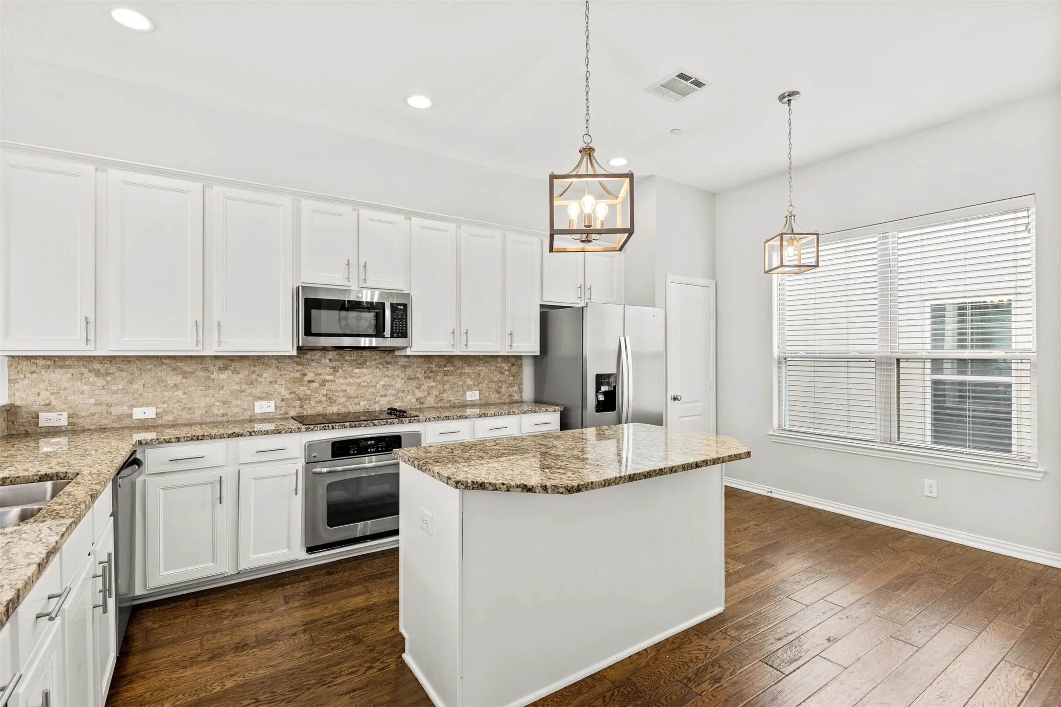 Condominium For Sale in Dallas County , 2326 Stutz Drive 106, Dallas, Texas 75235, 3 Bedroom, 4 Bathroom, 2 Garage spaces, 1,904 Sqft, built in 2008, mls#21317560, Real Estate Agent in Dallas, Homes For Sale in Dallas county, Homes For Sale in Dallas, Realtor in Dallas Texas, Real Estate Brokerage Independent Realty Texas, Luminita Cordes Realtor