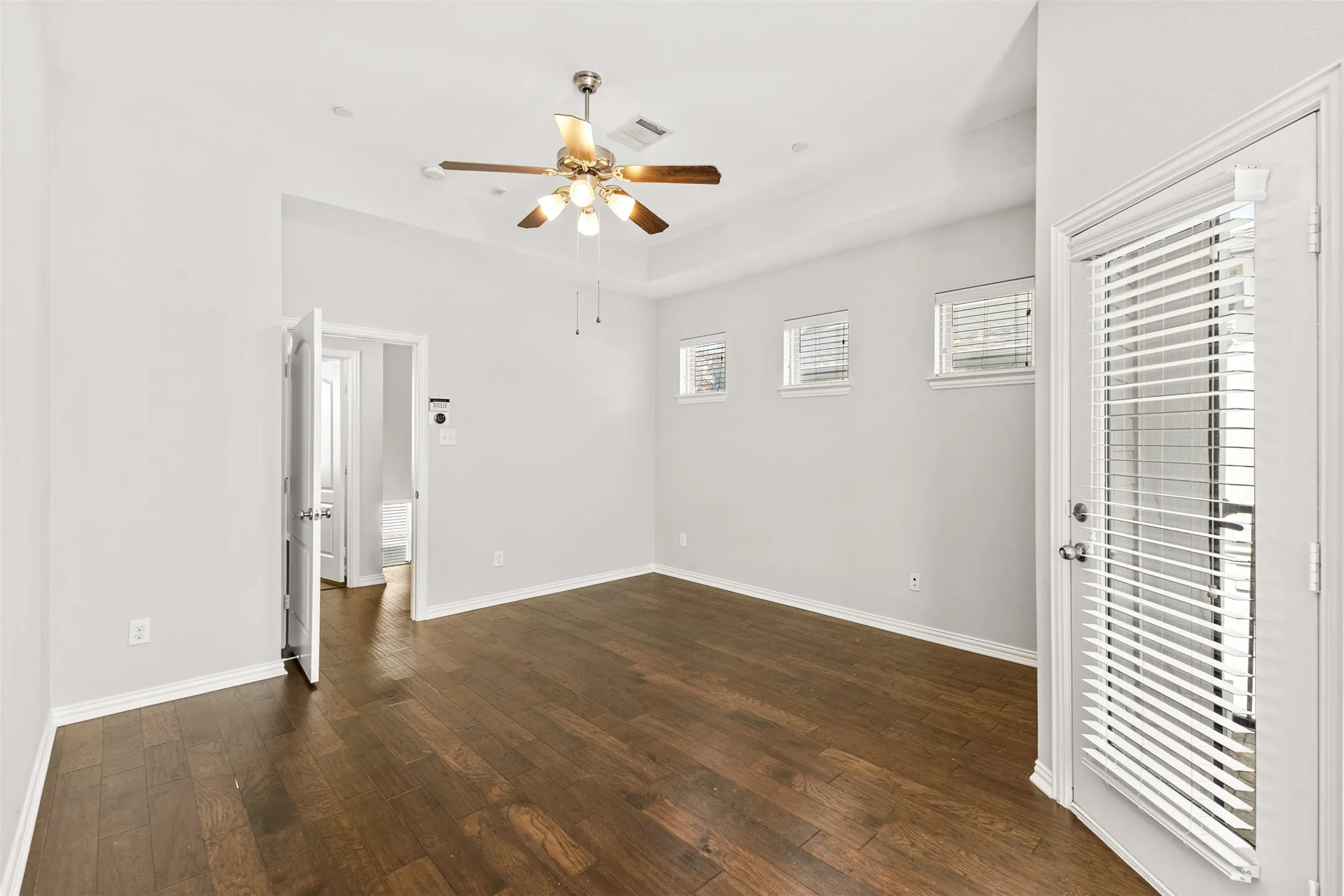 Condominium For Sale in Dallas County , 2326 Stutz Drive 106, Dallas, Texas 75235, 3 Bedroom, 4 Bathroom, 2 Garage spaces, 1,904 Sqft, built in 2008, mls#21317560, Real Estate Agent in Dallas, Homes For Sale in Dallas county, Homes For Sale in Dallas, Realtor in Dallas Texas, Real Estate Brokerage Independent Realty Texas, Luminita Cordes Realtor