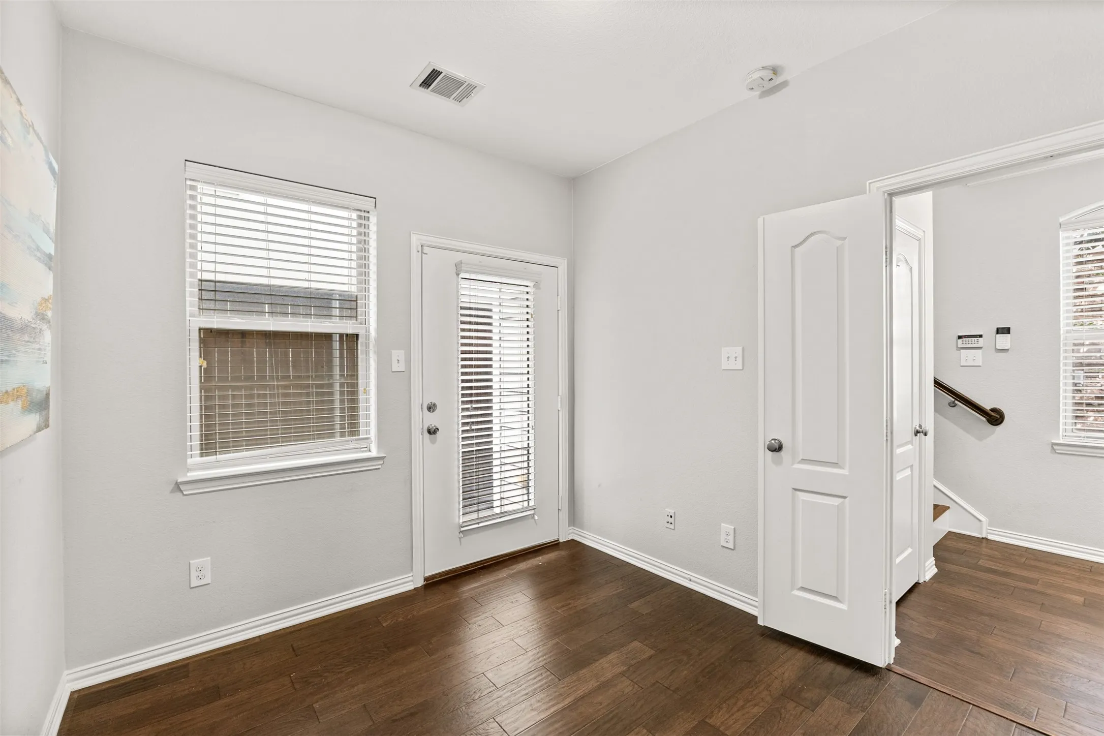 Condominium For Sale in Dallas County , 2326 Stutz Drive 106, Dallas, Texas 75235, 3 Bedroom, 4 Bathroom, 2 Garage spaces, 1,904 Sqft, built in 2008, mls#21317560, Real Estate Agent in Dallas, Homes For Sale in Dallas county, Homes For Sale in Dallas, Realtor in Dallas Texas, Real Estate Brokerage Independent Realty Texas, Luminita Cordes Realtor