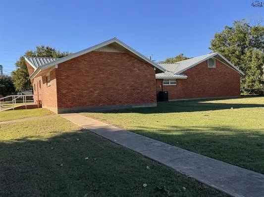 Business For Sale in Clay County , 815 E Gilbert Street, Henrietta, Texas 76365, 0, 0, Garage spaces, 0 Sqft, built in 1960, mls#21317604, Real Estate Agent in Henrietta, Homes For Sale in Clay county, Homes For Sale in Henrietta, Realtor in Henrietta Texas, Real Estate Brokerage Independent Realty Texas, Luminita Cordes Realtor